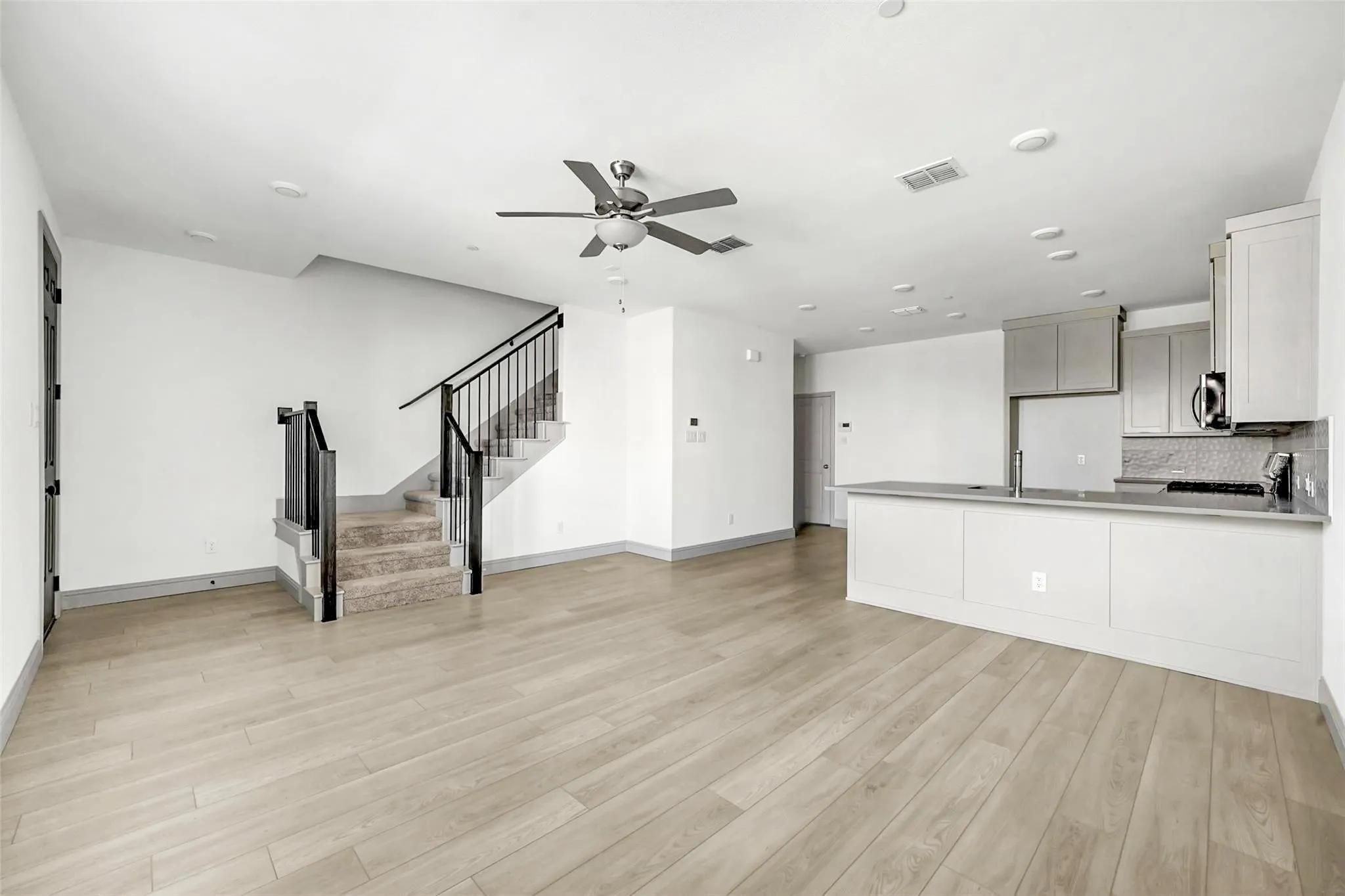 Townhouse For Sale in Dallas County , 2538 Settlers Place, Garland, Texas 75042, 3 Bedroom, 3 Bathroom, 2 Garage spaces, 1,660 Sqft, built in 2023, mls#21359698, Real Estate Agent in Garland, Homes For Sale in Dallas county, Homes For Sale in Garland, Realtor in Garland Texas, Real Estate Brokerage Independent Realty Texas, Luminita Cordes Realtor