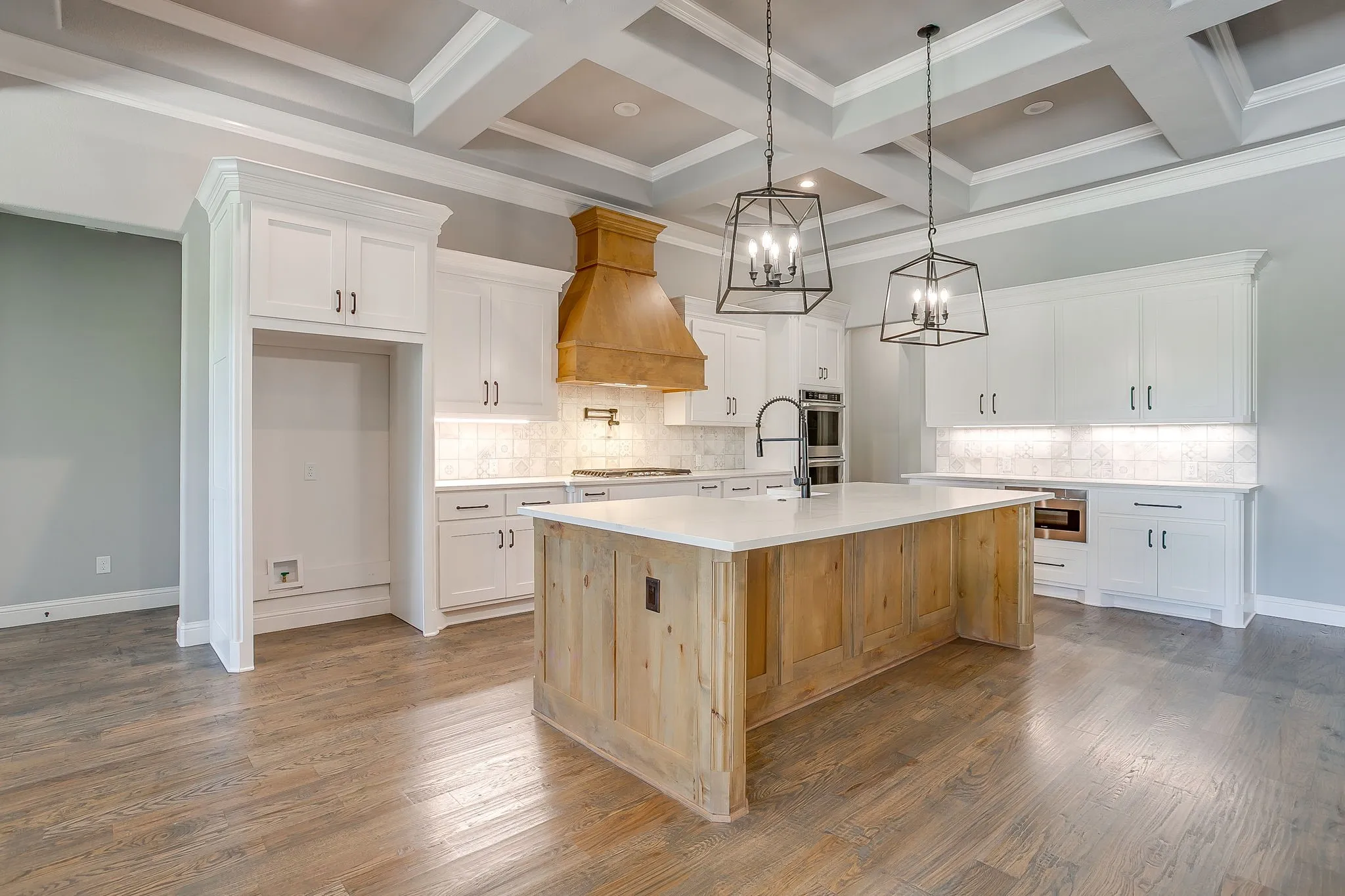 Single Family Residence For Sale in Parker County , 2161 Eagles Ridge Drive, Weatherford, Texas 76087, 4 Bedroom, 5 Bathroom, 6 Garage spaces, 3,995 Sqft, built in 2022, mls#21358325, Real Estate Agent in Weatherford, Homes For Sale in Parker county, Homes For Sale in Weatherford, Realtor in Weatherford Texas, Real Estate Brokerage Independent Realty Texas, Luminita Cordes Realtor