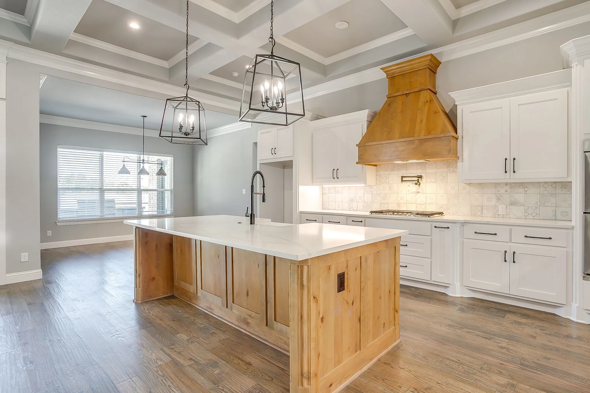 Single Family Residence For Sale in Parker County , 2161 Eagles Ridge Drive, Weatherford, Texas 76087, 4 Bedroom, 5 Bathroom, 6 Garage spaces, 3,995 Sqft, built in 2022, mls#21358325, Real Estate Agent in Weatherford, Homes For Sale in Parker county, Homes For Sale in Weatherford, Realtor in Weatherford Texas, Real Estate Brokerage Independent Realty Texas, Luminita Cordes Realtor