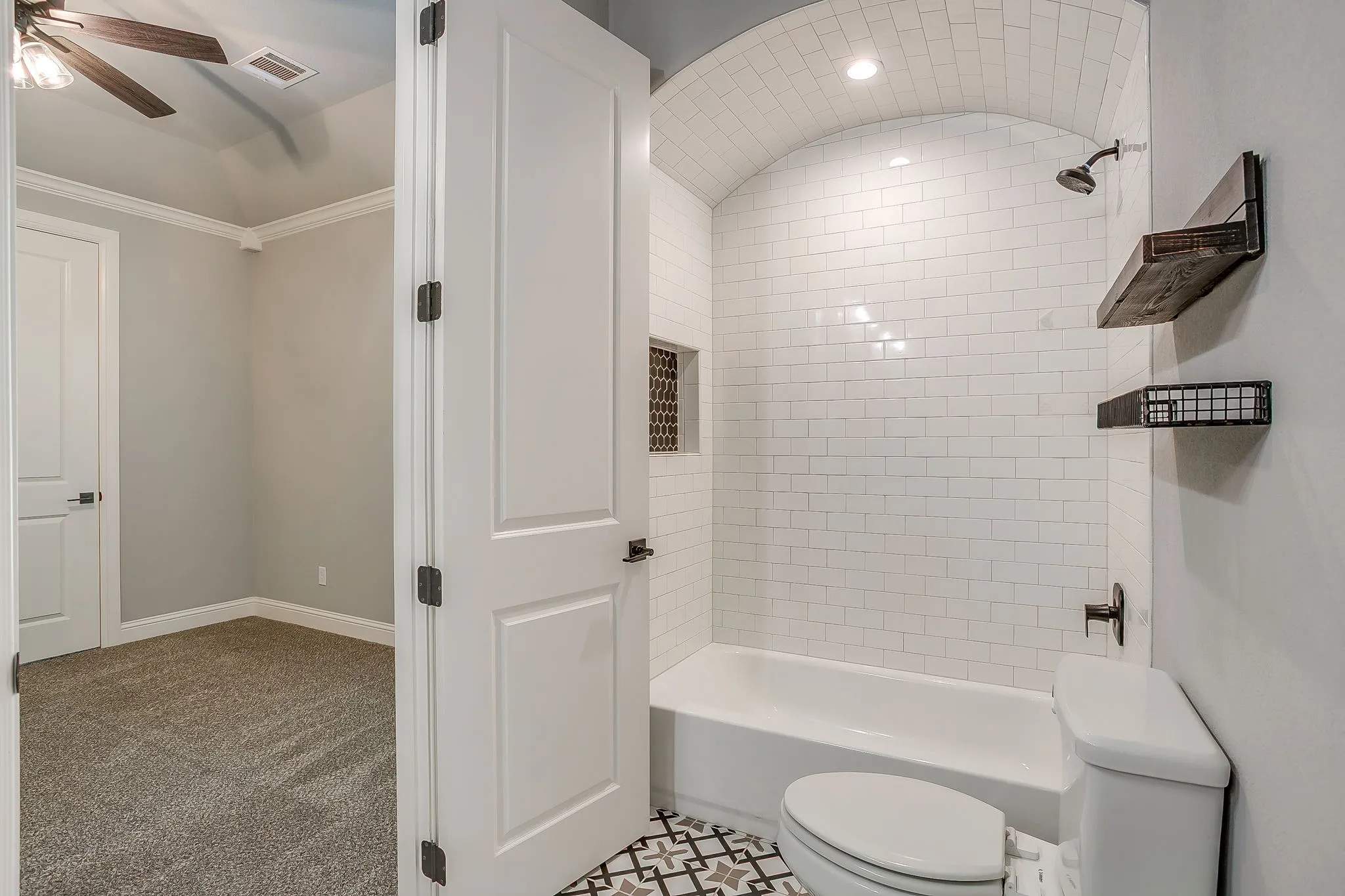 Single Family Residence For Sale in Parker County , 2161 Eagles Ridge Drive, Weatherford, Texas 76087, 4 Bedroom, 5 Bathroom, 6 Garage spaces, 3,995 Sqft, built in 2022, mls#21358325, Real Estate Agent in Weatherford, Homes For Sale in Parker county, Homes For Sale in Weatherford, Realtor in Weatherford Texas, Real Estate Brokerage Independent Realty Texas, Luminita Cordes Realtor