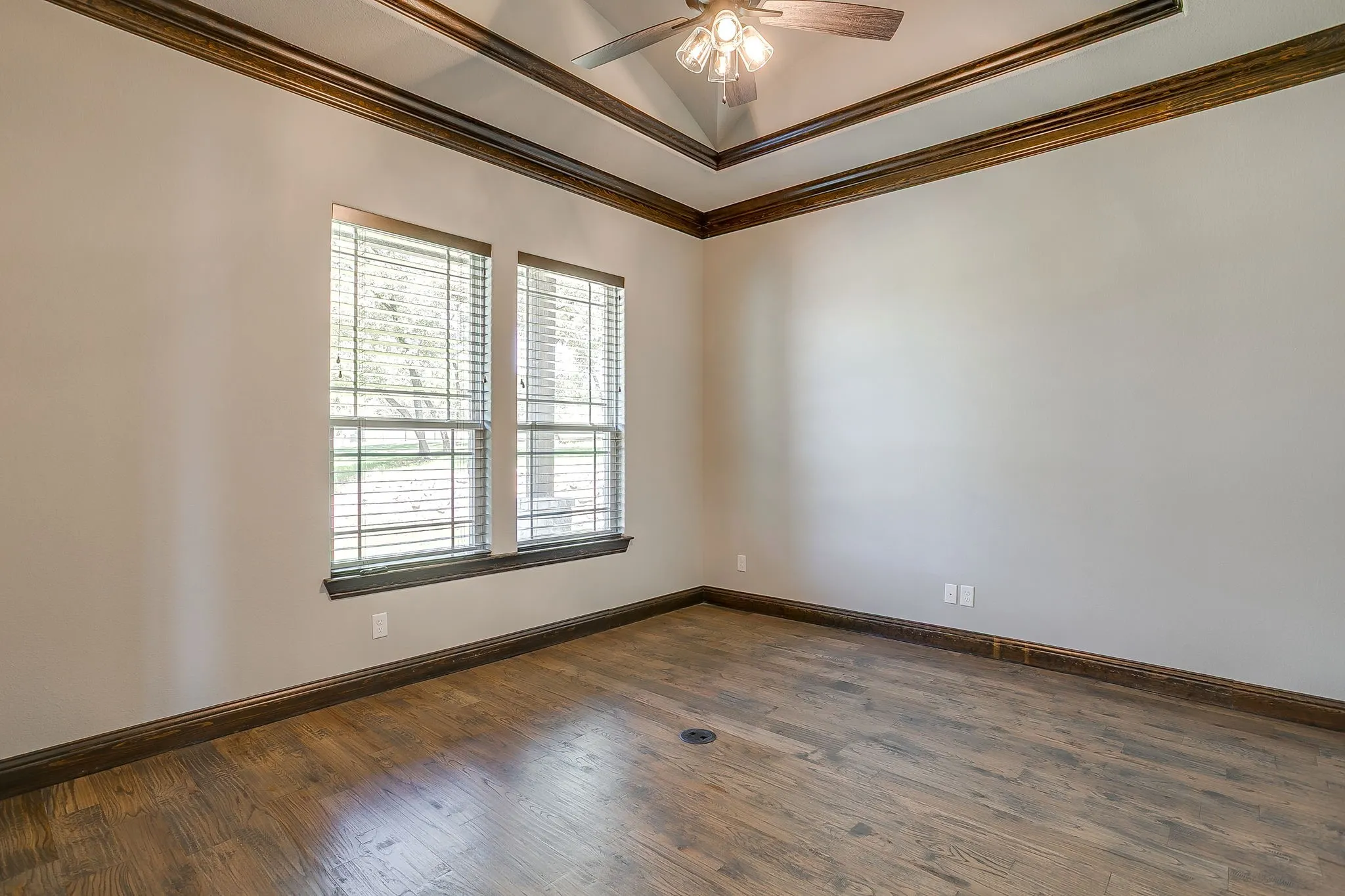 Single Family Residence For Sale in Parker County , 2161 Eagles Ridge Drive, Weatherford, Texas 76087, 4 Bedroom, 5 Bathroom, 6 Garage spaces, 3,995 Sqft, built in 2022, mls#21358325, Real Estate Agent in Weatherford, Homes For Sale in Parker county, Homes For Sale in Weatherford, Realtor in Weatherford Texas, Real Estate Brokerage Independent Realty Texas, Luminita Cordes Realtor