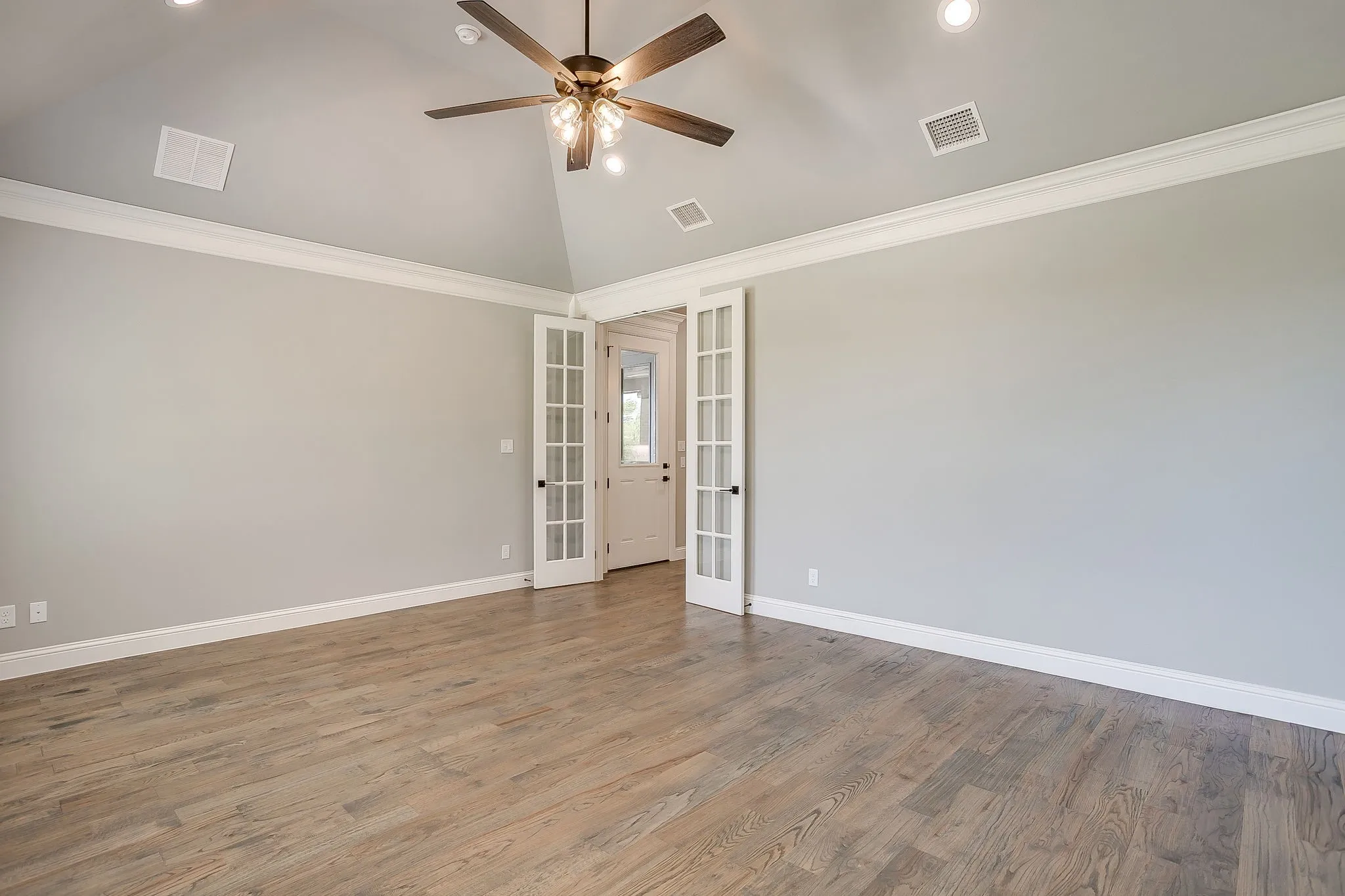 Single Family Residence For Sale in Parker County , 2161 Eagles Ridge Drive, Weatherford, Texas 76087, 4 Bedroom, 5 Bathroom, 6 Garage spaces, 3,995 Sqft, built in 2022, mls#21358325, Real Estate Agent in Weatherford, Homes For Sale in Parker county, Homes For Sale in Weatherford, Realtor in Weatherford Texas, Real Estate Brokerage Independent Realty Texas, Luminita Cordes Realtor