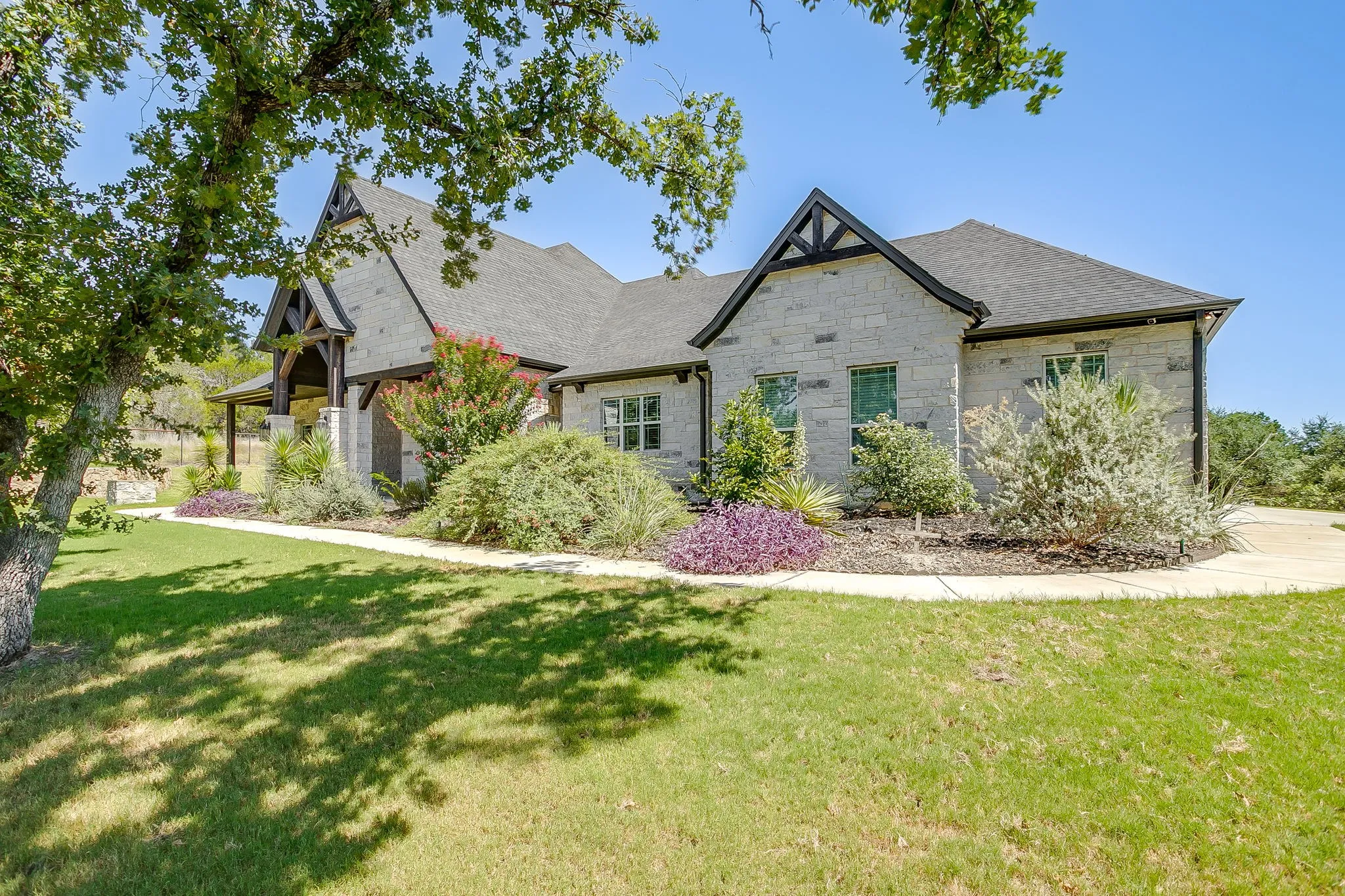 Single Family Residence For Sale in Parker County , 2161 Eagles Ridge Drive, Weatherford, Texas 76087, 4 Bedroom, 5 Bathroom, 6 Garage spaces, 3,995 Sqft, built in 2022, mls#21358325, Real Estate Agent in Weatherford, Homes For Sale in Parker county, Homes For Sale in Weatherford, Realtor in Weatherford Texas, Real Estate Brokerage Independent Realty Texas, Luminita Cordes Realtor