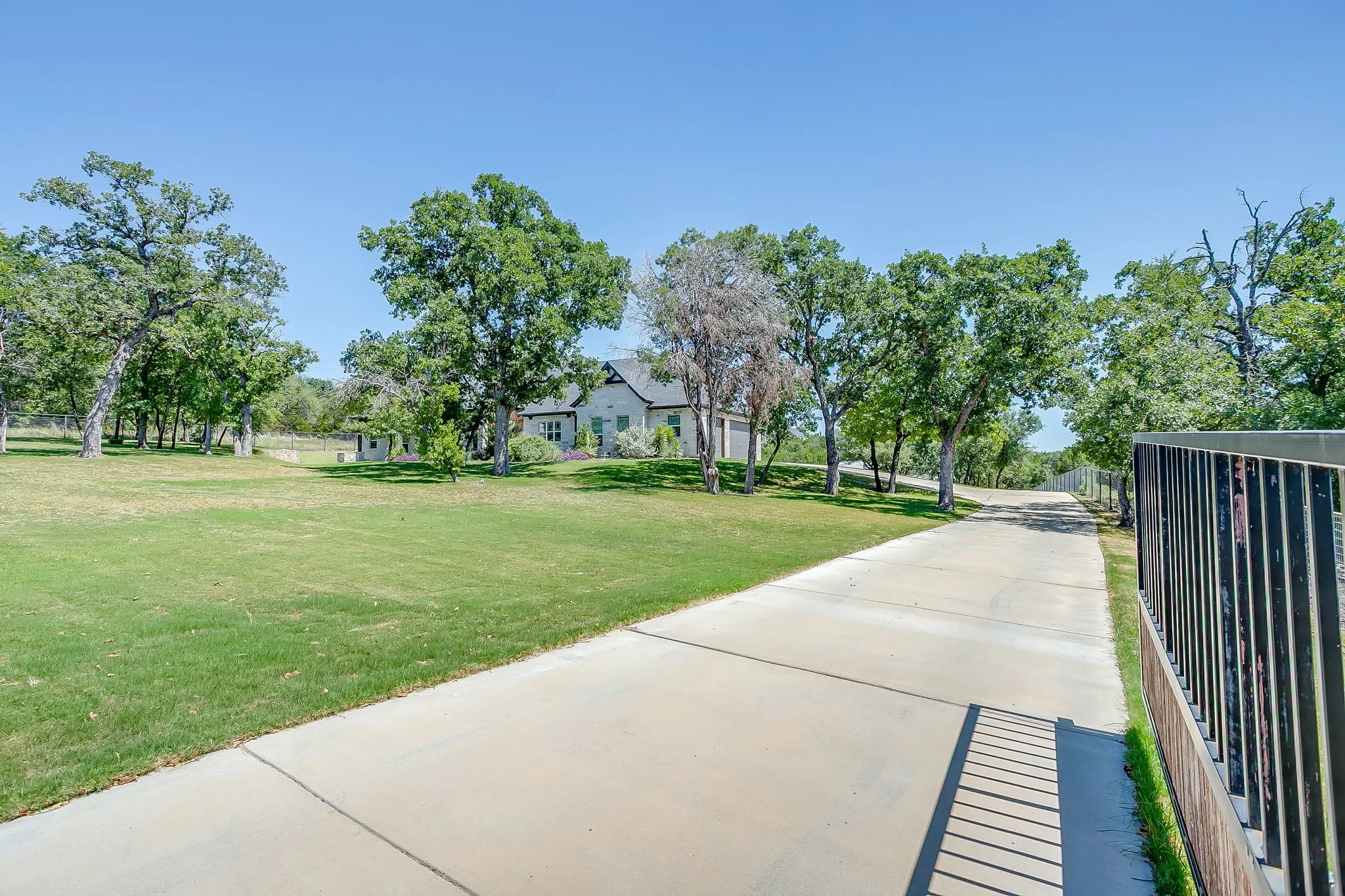 Single Family Residence For Sale in Parker County , 2161 Eagles Ridge Drive, Weatherford, Texas 76087, 4 Bedroom, 5 Bathroom, 6 Garage spaces, 3,995 Sqft, built in 2022, mls#21358325, Real Estate Agent in Weatherford, Homes For Sale in Parker county, Homes For Sale in Weatherford, Realtor in Weatherford Texas, Real Estate Brokerage Independent Realty Texas, Luminita Cordes Realtor