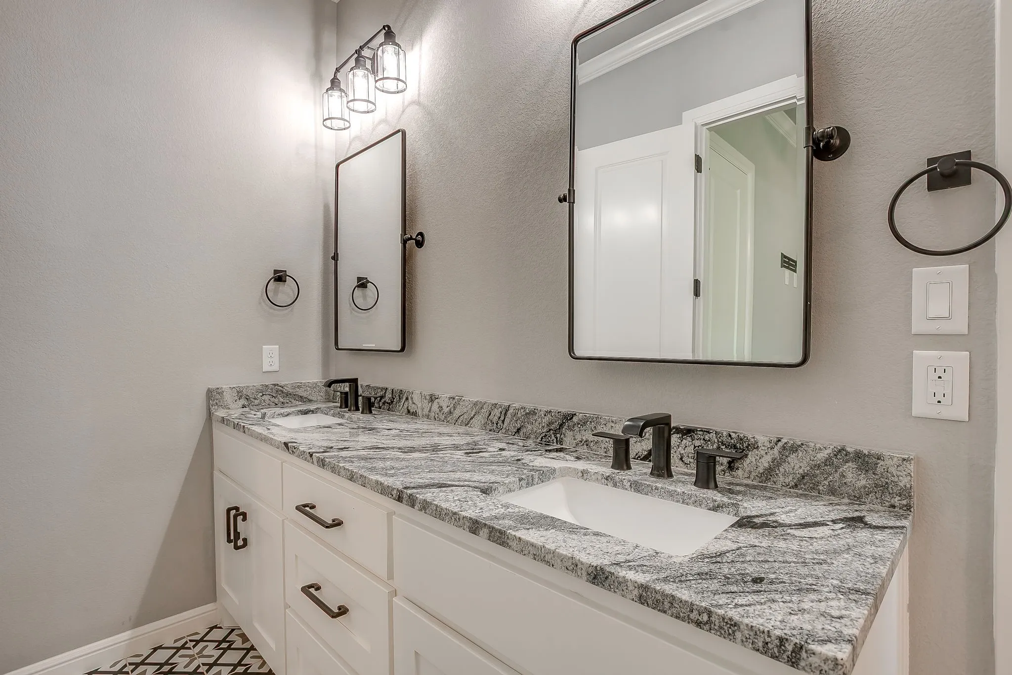 Single Family Residence For Sale in Parker County , 2161 Eagles Ridge Drive, Weatherford, Texas 76087, 4 Bedroom, 5 Bathroom, 6 Garage spaces, 3,995 Sqft, built in 2022, mls#21358325, Real Estate Agent in Weatherford, Homes For Sale in Parker county, Homes For Sale in Weatherford, Realtor in Weatherford Texas, Real Estate Brokerage Independent Realty Texas, Luminita Cordes Realtor