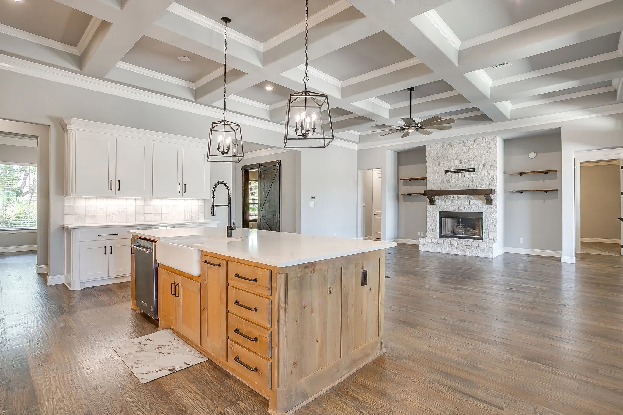 Single Family Residence For Sale in Parker County , 2161 Eagles Ridge Drive, Weatherford, Texas 76087, 4 Bedroom, 5 Bathroom, 6 Garage spaces, 3,995 Sqft, built in 2022, mls#21358325, Real Estate Agent in Weatherford, Homes For Sale in Parker county, Homes For Sale in Weatherford, Realtor in Weatherford Texas, Real Estate Brokerage Independent Realty Texas, Luminita Cordes Realtor