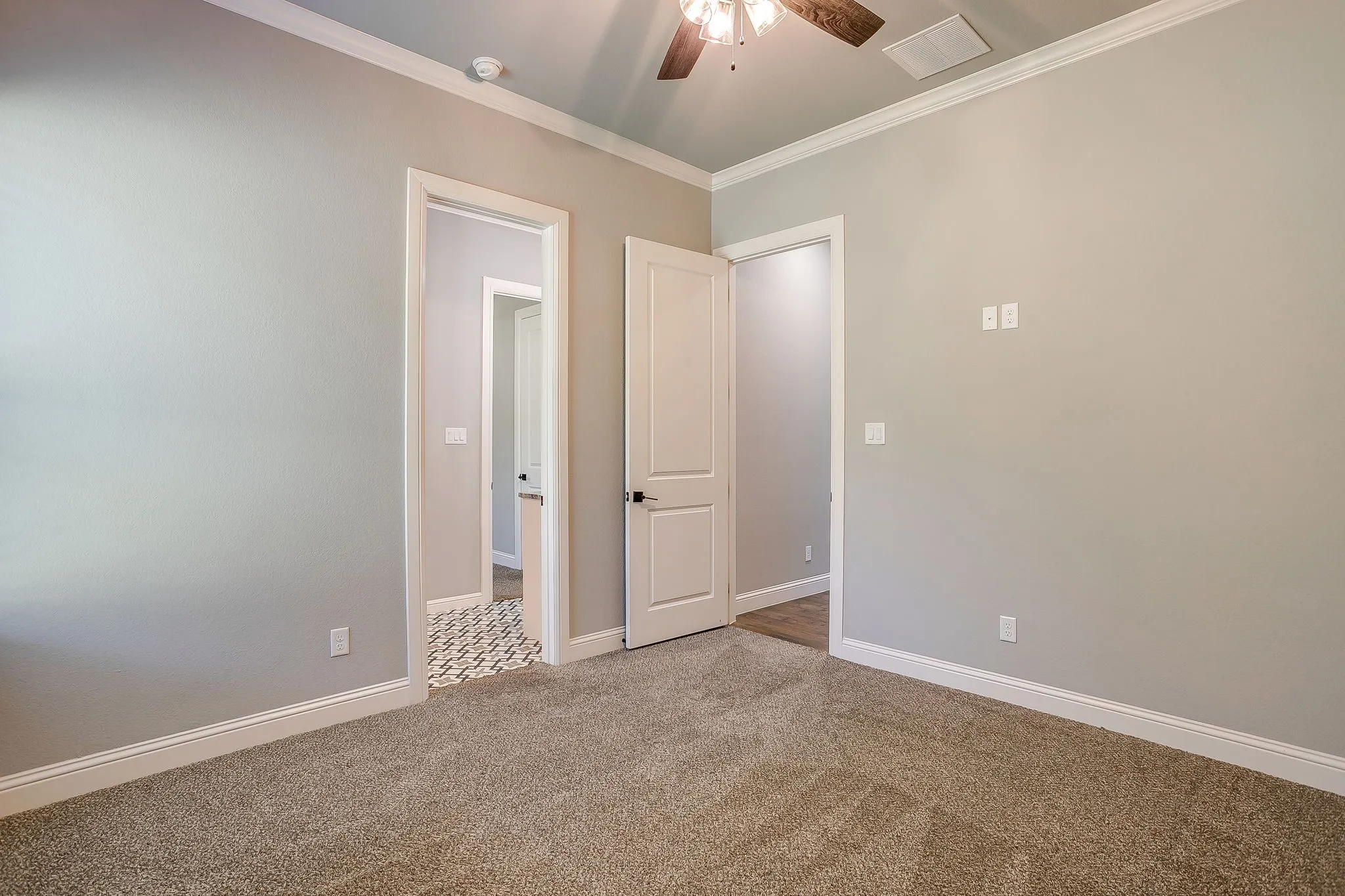Single Family Residence For Sale in Parker County , 2161 Eagles Ridge Drive, Weatherford, Texas 76087, 4 Bedroom, 5 Bathroom, 6 Garage spaces, 3,995 Sqft, built in 2022, mls#21358325, Real Estate Agent in Weatherford, Homes For Sale in Parker county, Homes For Sale in Weatherford, Realtor in Weatherford Texas, Real Estate Brokerage Independent Realty Texas, Luminita Cordes Realtor