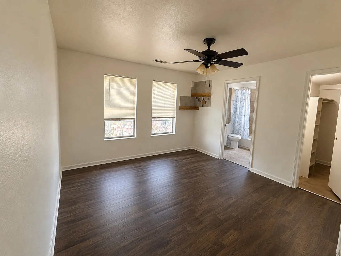 Single Family Residence For Sale in Denton County , 711 Kerley Street, Denton, Texas 76205, 2 Bedroom, 1 Bathroom, Garage spaces, 858 Sqft, built in 1964, mls#21358476, Real Estate Agent in Denton, Homes For Sale in Denton county, Homes For Sale in Denton, Realtor in Denton Texas, Real Estate Brokerage Independent Realty Texas, Luminita Cordes Realtor