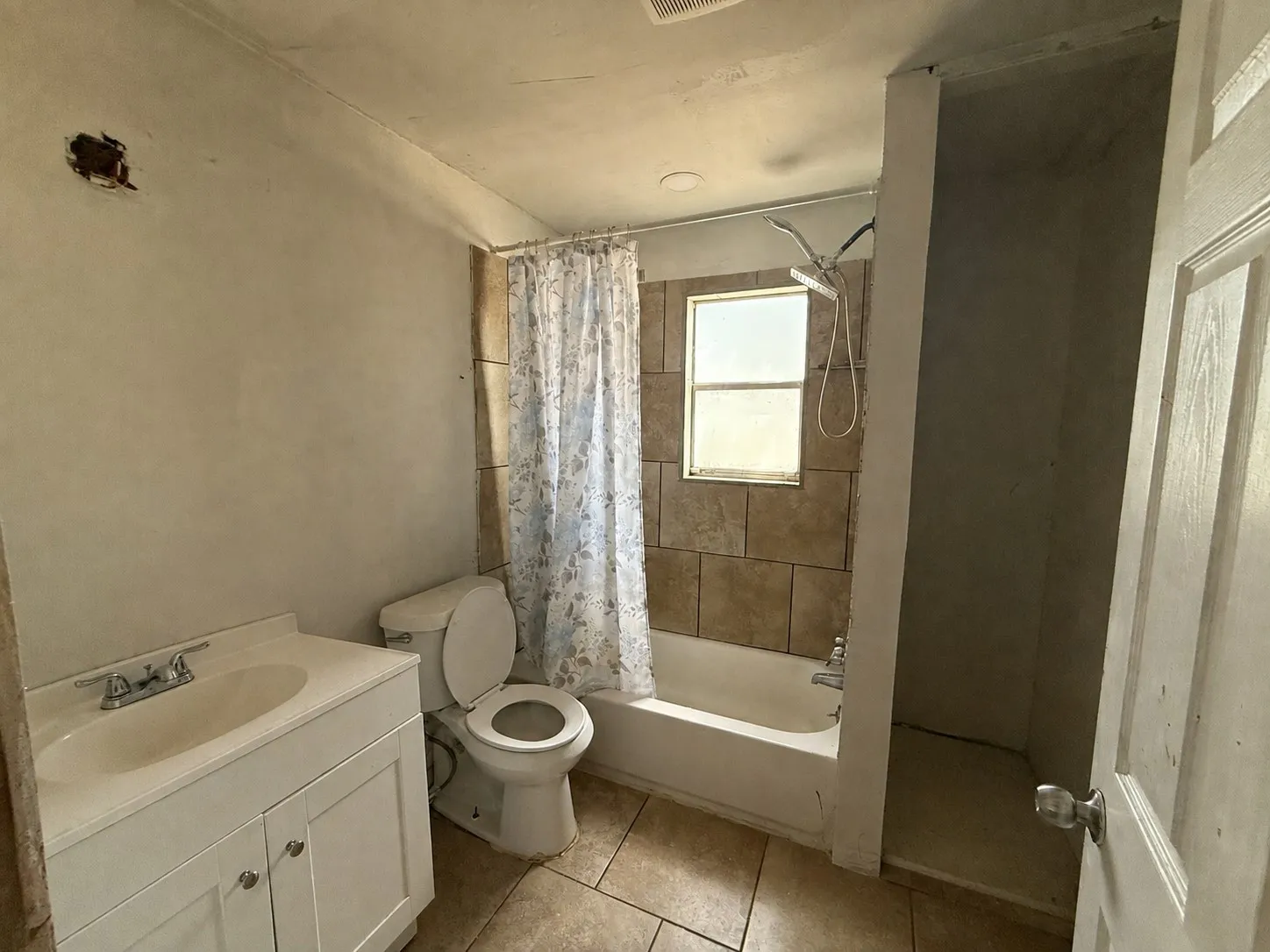 Single Family Residence For Sale in Denton County , 711 Kerley Street, Denton, Texas 76205, 2 Bedroom, 1 Bathroom, Garage spaces, 858 Sqft, built in 1964, mls#21358476, Real Estate Agent in Denton, Homes For Sale in Denton county, Homes For Sale in Denton, Realtor in Denton Texas, Real Estate Brokerage Independent Realty Texas, Luminita Cordes Realtor