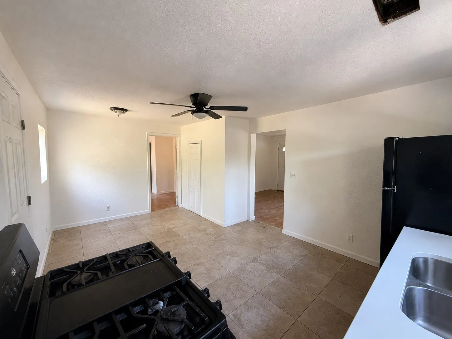 Single Family Residence For Sale in Denton County , 711 Kerley Street, Denton, Texas 76205, 2 Bedroom, 1 Bathroom, Garage spaces, 858 Sqft, built in 1964, mls#21358476, Real Estate Agent in Denton, Homes For Sale in Denton county, Homes For Sale in Denton, Realtor in Denton Texas, Real Estate Brokerage Independent Realty Texas, Luminita Cordes Realtor