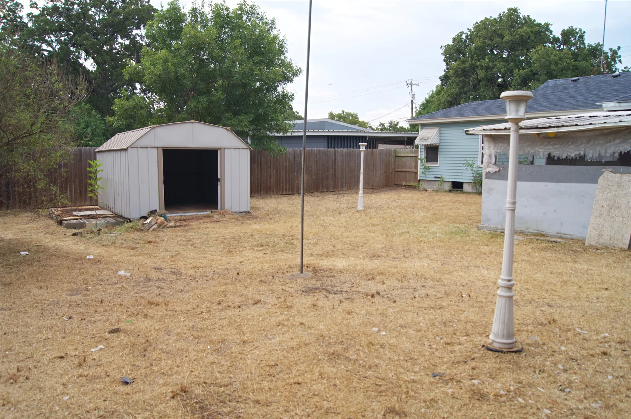 Single Family Residence For Sale in Coryell County , 2407 Oak Drive, Gatesville, Texas 76528, 3 Bedroom, 1 Bathroom, 1 Garage spaces, 1,362 Sqft, built in 1950, mls#21348898, Real Estate Agent in Gatesville, Homes For Sale in Coryell county, Homes For Sale in Gatesville, Realtor in Gatesville Texas, Real Estate Brokerage Independent Realty Texas, Luminita Cordes Realtor