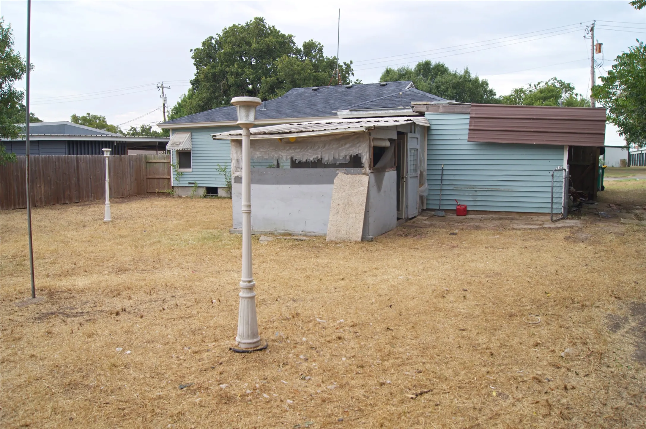 Single Family Residence For Sale in Coryell County , 2407 Oak Drive, Gatesville, Texas 76528, 3 Bedroom, 1 Bathroom, 1 Garage spaces, 1,362 Sqft, built in 1950, mls#21348898, Real Estate Agent in Gatesville, Homes For Sale in Coryell county, Homes For Sale in Gatesville, Realtor in Gatesville Texas, Real Estate Brokerage Independent Realty Texas, Luminita Cordes Realtor