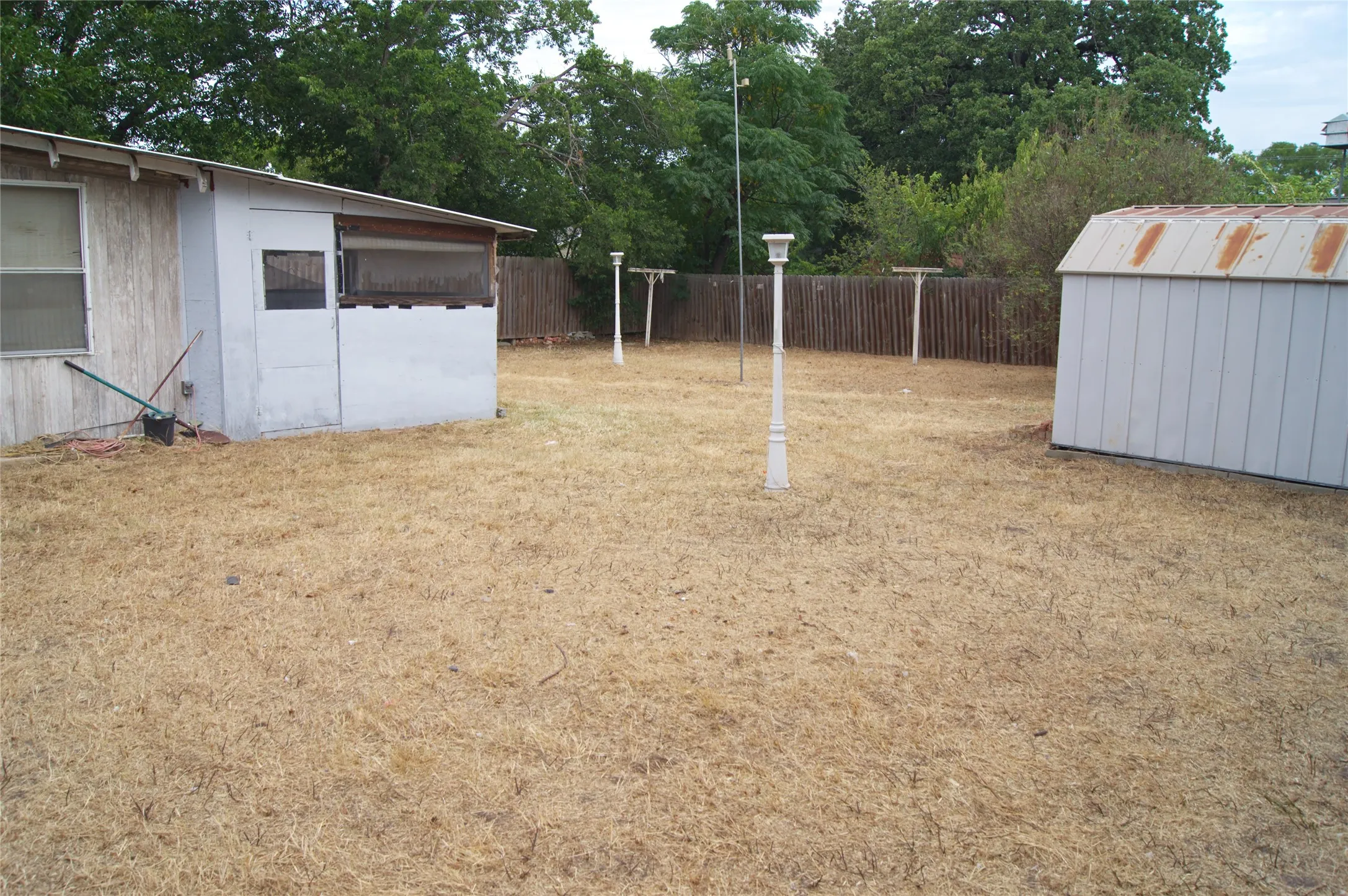 Single Family Residence For Sale in Coryell County , 2407 Oak Drive, Gatesville, Texas 76528, 3 Bedroom, 1 Bathroom, 1 Garage spaces, 1,362 Sqft, built in 1950, mls#21348898, Real Estate Agent in Gatesville, Homes For Sale in Coryell county, Homes For Sale in Gatesville, Realtor in Gatesville Texas, Real Estate Brokerage Independent Realty Texas, Luminita Cordes Realtor