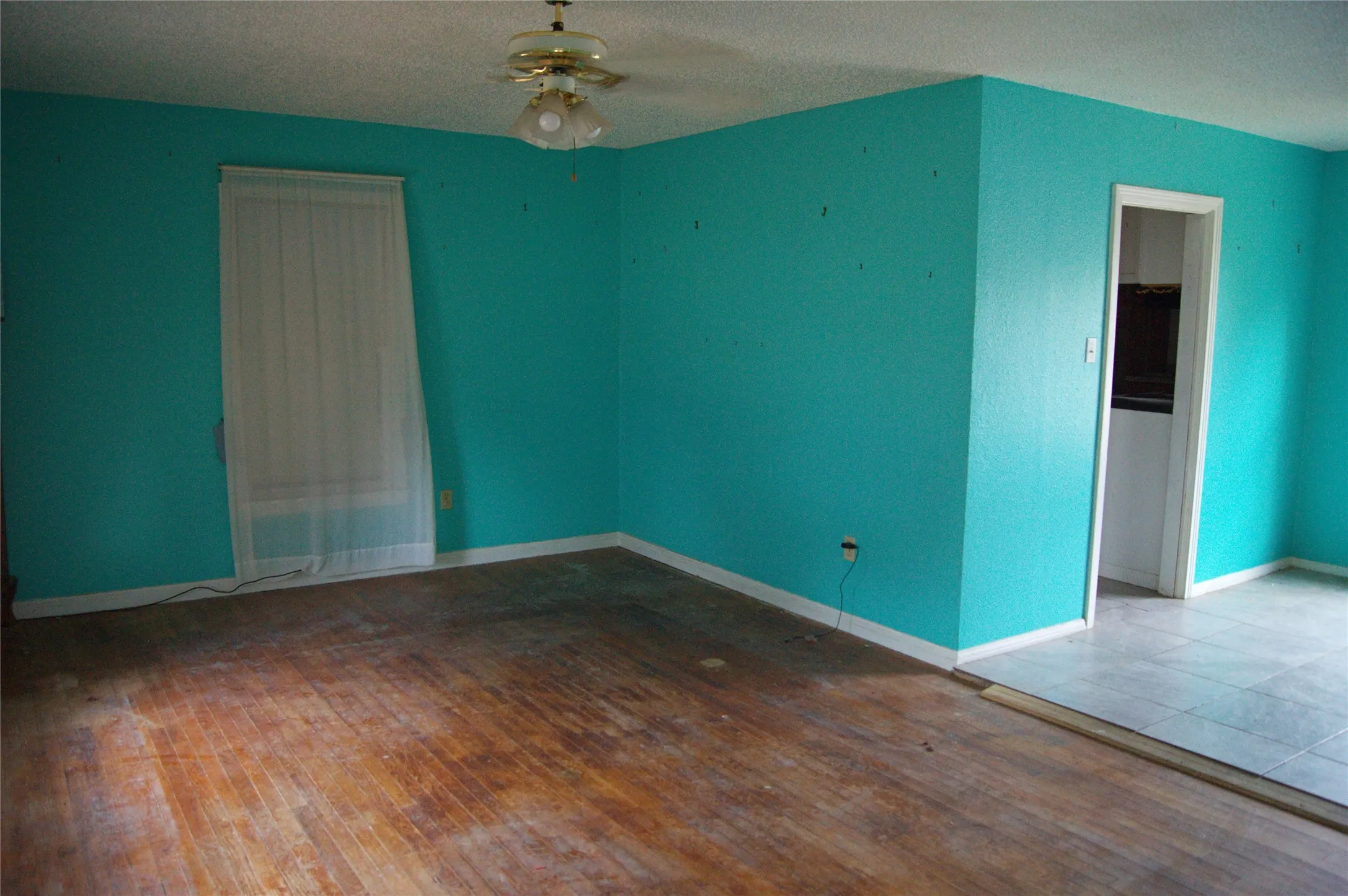 Single Family Residence For Sale in Coryell County , 2407 Oak Drive, Gatesville, Texas 76528, 3 Bedroom, 1 Bathroom, 1 Garage spaces, 1,362 Sqft, built in 1950, mls#21348898, Real Estate Agent in Gatesville, Homes For Sale in Coryell county, Homes For Sale in Gatesville, Realtor in Gatesville Texas, Real Estate Brokerage Independent Realty Texas, Luminita Cordes Realtor