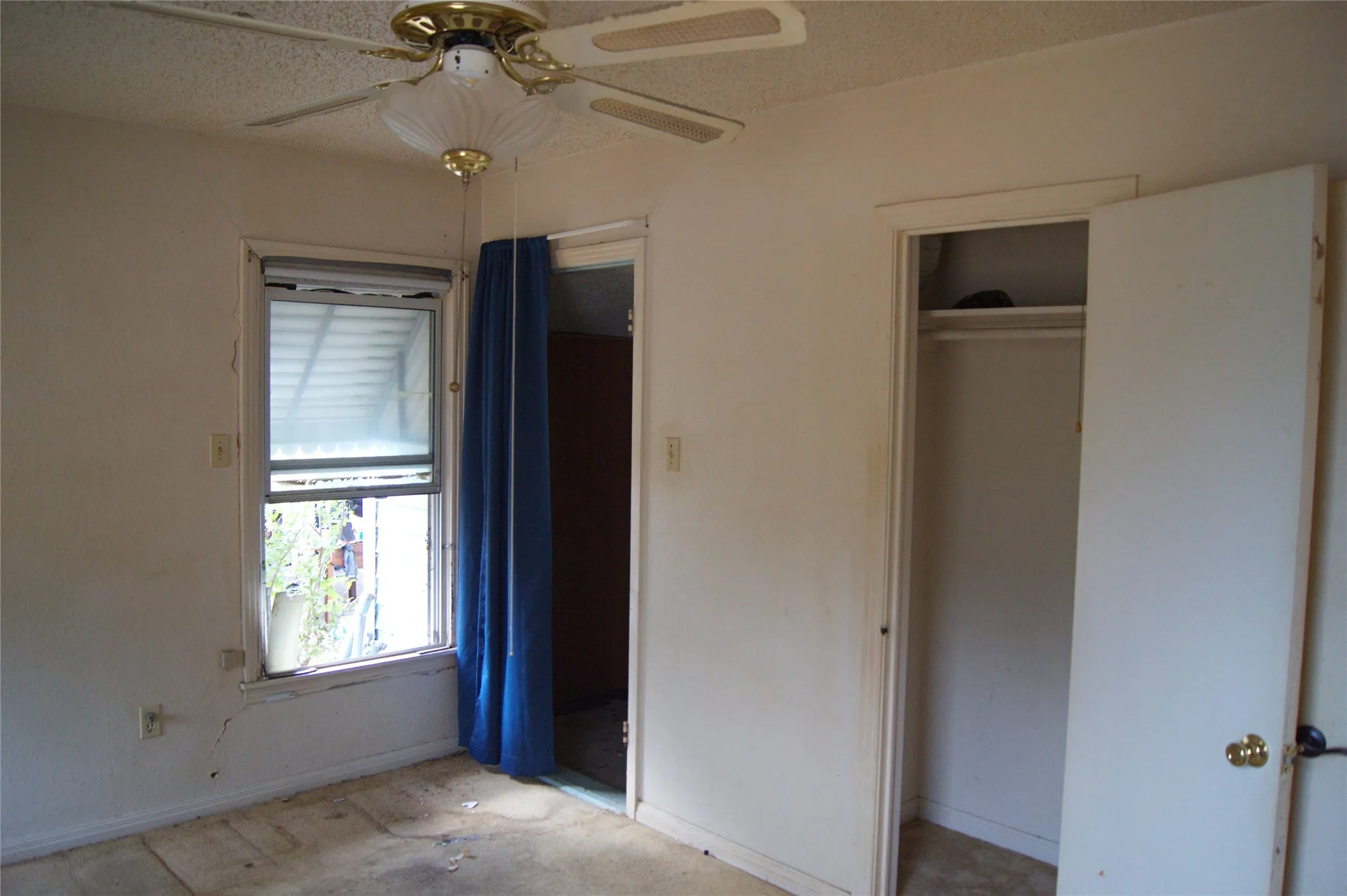 Single Family Residence For Sale in Coryell County , 2407 Oak Drive, Gatesville, Texas 76528, 3 Bedroom, 1 Bathroom, 1 Garage spaces, 1,362 Sqft, built in 1950, mls#21348898, Real Estate Agent in Gatesville, Homes For Sale in Coryell county, Homes For Sale in Gatesville, Realtor in Gatesville Texas, Real Estate Brokerage Independent Realty Texas, Luminita Cordes Realtor