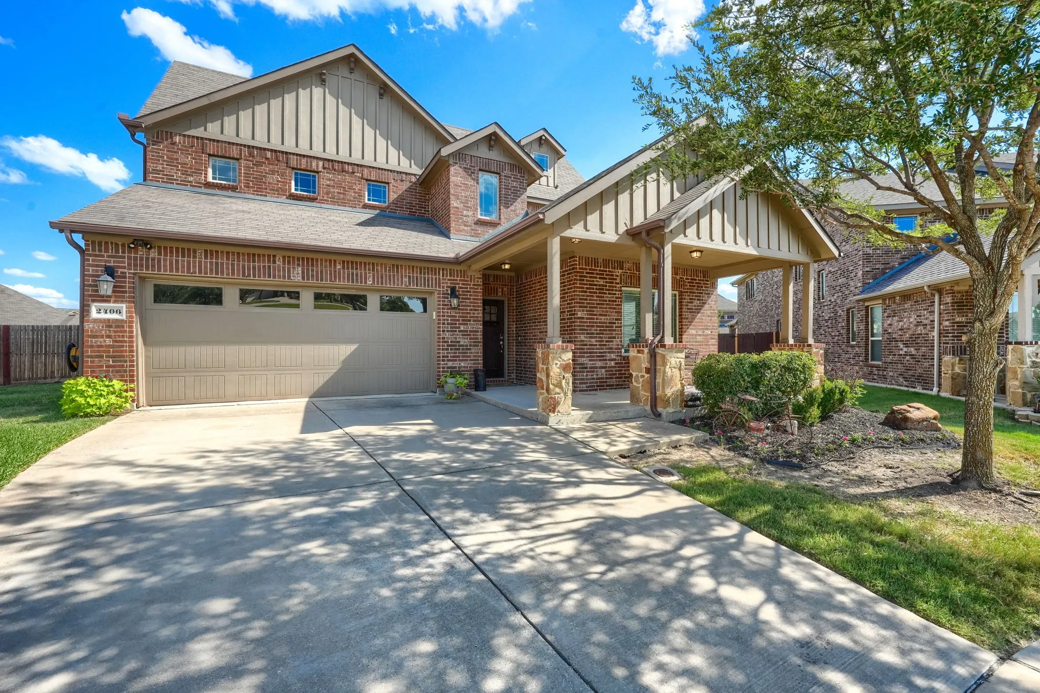 Single Family Residence For Sale in Dallas County , 2406 Lucerne Drive, Rowlett, Texas 75089, 3 Bedroom, 3 Bathroom, 2 Garage spaces, 2,475 Sqft, built in 2016, mls#21359692, Real Estate Agent in Rowlett, Homes For Sale in Dallas county, Homes For Sale in Rowlett, Realtor in Rowlett Texas, Real Estate Brokerage Independent Realty Texas, Luminita Cordes Realtor