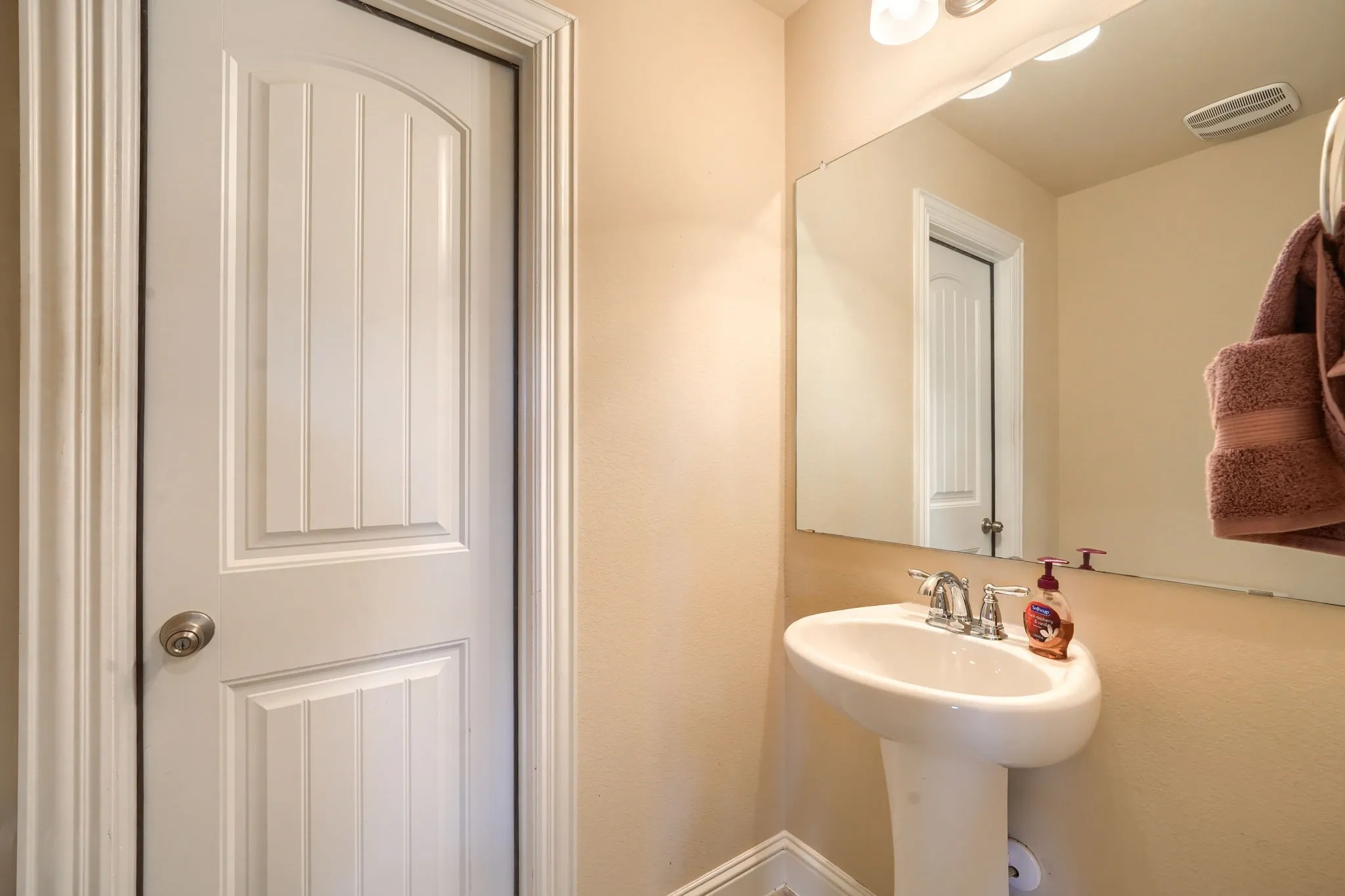 Single Family Residence For Sale in Dallas County , 2406 Lucerne Drive, Rowlett, Texas 75089, 3 Bedroom, 3 Bathroom, 2 Garage spaces, 2,475 Sqft, built in 2016, mls#21359692, Real Estate Agent in Rowlett, Homes For Sale in Dallas county, Homes For Sale in Rowlett, Realtor in Rowlett Texas, Real Estate Brokerage Independent Realty Texas, Luminita Cordes Realtor