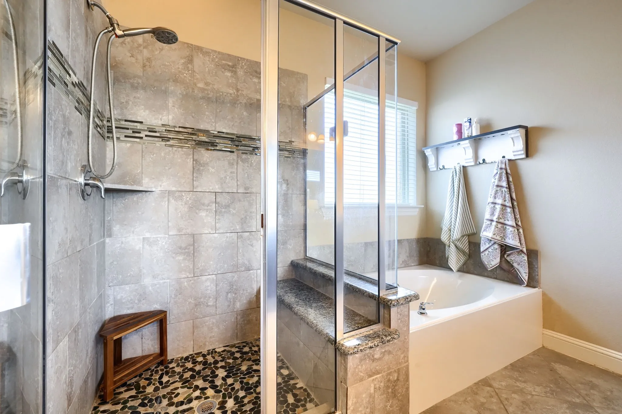Single Family Residence For Sale in Dallas County , 2406 Lucerne Drive, Rowlett, Texas 75089, 3 Bedroom, 3 Bathroom, 2 Garage spaces, 2,475 Sqft, built in 2016, mls#21359692, Real Estate Agent in Rowlett, Homes For Sale in Dallas county, Homes For Sale in Rowlett, Realtor in Rowlett Texas, Real Estate Brokerage Independent Realty Texas, Luminita Cordes Realtor