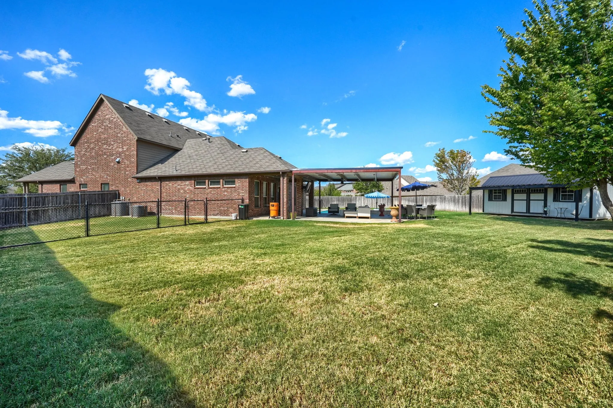 Single Family Residence For Sale in Dallas County , 2406 Lucerne Drive, Rowlett, Texas 75089, 3 Bedroom, 3 Bathroom, 2 Garage spaces, 2,475 Sqft, built in 2016, mls#21359692, Real Estate Agent in Rowlett, Homes For Sale in Dallas county, Homes For Sale in Rowlett, Realtor in Rowlett Texas, Real Estate Brokerage Independent Realty Texas, Luminita Cordes Realtor