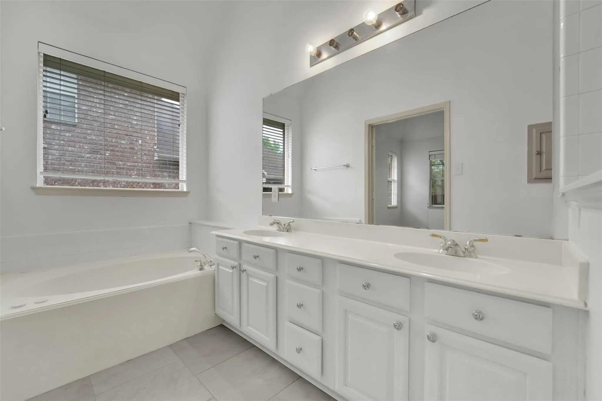 Single Family Residence For Rent in Dallas County , 5106 Petersburg Drive, Rowlett, Texas 75088, 4 Bedroom, 2 Bathroom, 2 Garage spaces, 1,996 Sqft, built in 1999, mls#21359708, Real Estate Agent in Rowlett, Homes For Rent in Dallas county, Homes For Rent in Rowlett, Realtor in Rowlett Texas, Real Estate Brokerage Independent Realty Texas, Luminita Cordes Realtor