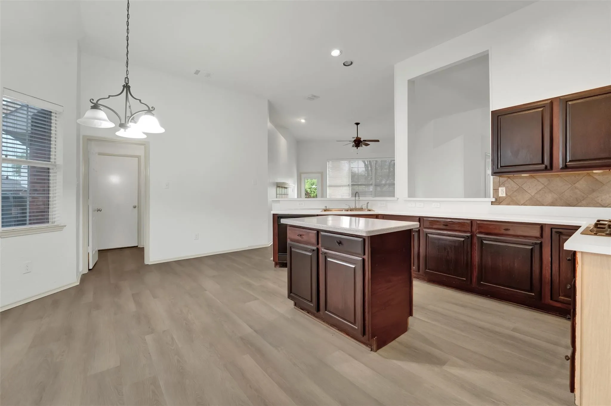 Single Family Residence For Rent in Dallas County , 5106 Petersburg Drive, Rowlett, Texas 75088, 4 Bedroom, 2 Bathroom, 2 Garage spaces, 1,996 Sqft, built in 1999, mls#21359708, Real Estate Agent in Rowlett, Homes For Rent in Dallas county, Homes For Rent in Rowlett, Realtor in Rowlett Texas, Real Estate Brokerage Independent Realty Texas, Luminita Cordes Realtor