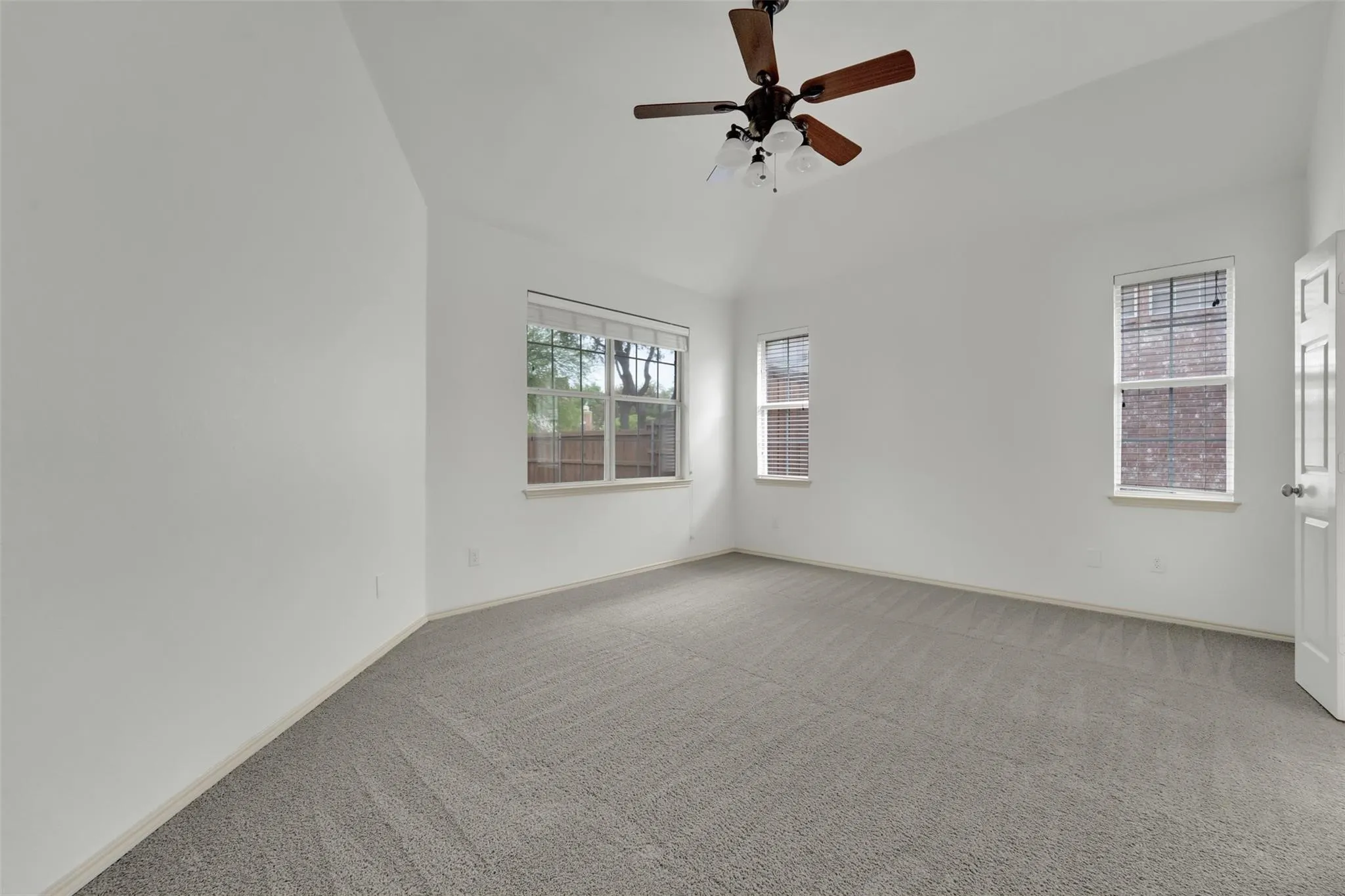 Single Family Residence For Rent in Dallas County , 5106 Petersburg Drive, Rowlett, Texas 75088, 4 Bedroom, 2 Bathroom, 2 Garage spaces, 1,996 Sqft, built in 1999, mls#21359708, Real Estate Agent in Rowlett, Homes For Rent in Dallas county, Homes For Rent in Rowlett, Realtor in Rowlett Texas, Real Estate Brokerage Independent Realty Texas, Luminita Cordes Realtor
