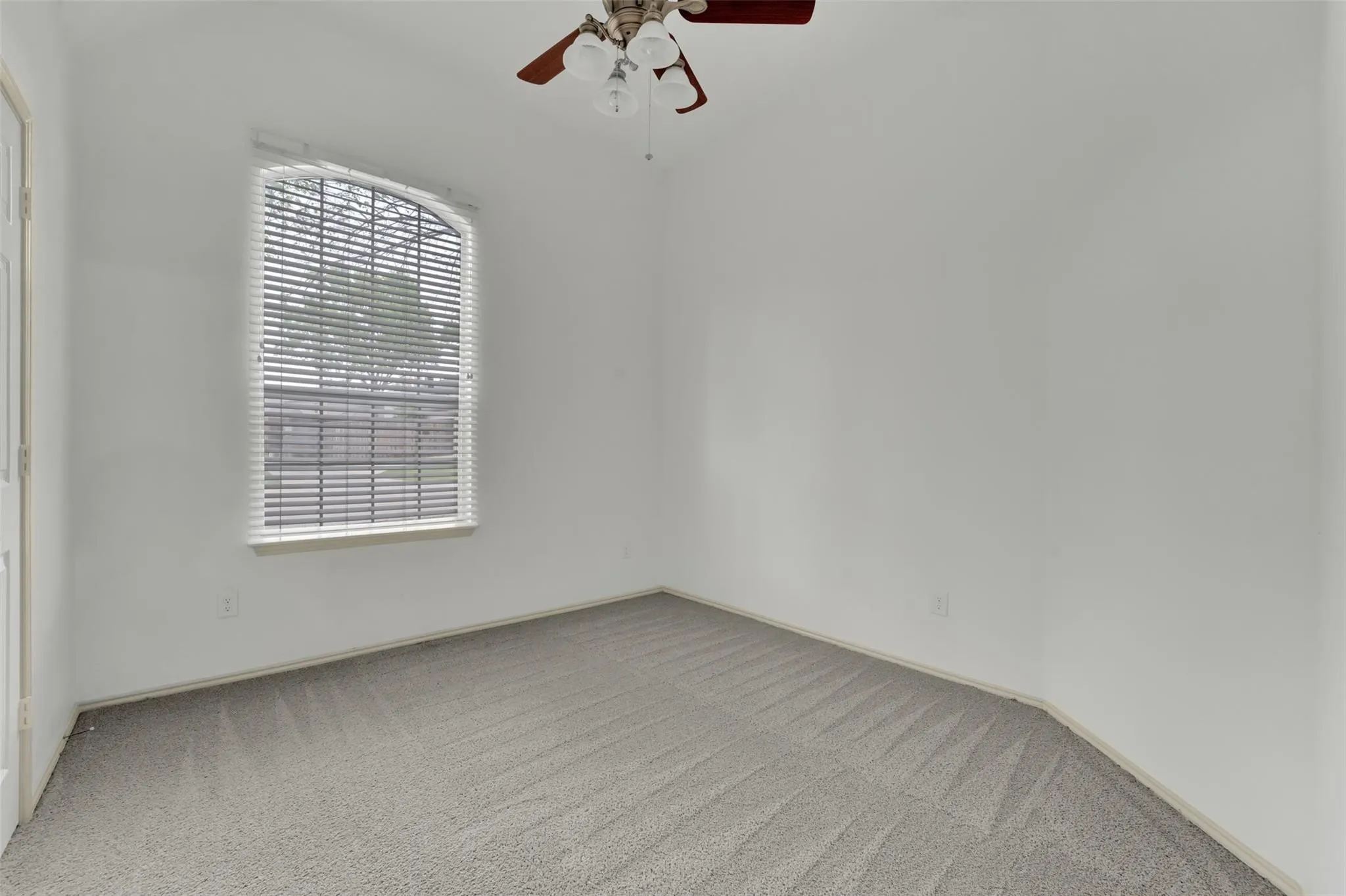 Single Family Residence For Rent in Dallas County , 5106 Petersburg Drive, Rowlett, Texas 75088, 4 Bedroom, 2 Bathroom, 2 Garage spaces, 1,996 Sqft, built in 1999, mls#21359708, Real Estate Agent in Rowlett, Homes For Rent in Dallas county, Homes For Rent in Rowlett, Realtor in Rowlett Texas, Real Estate Brokerage Independent Realty Texas, Luminita Cordes Realtor
