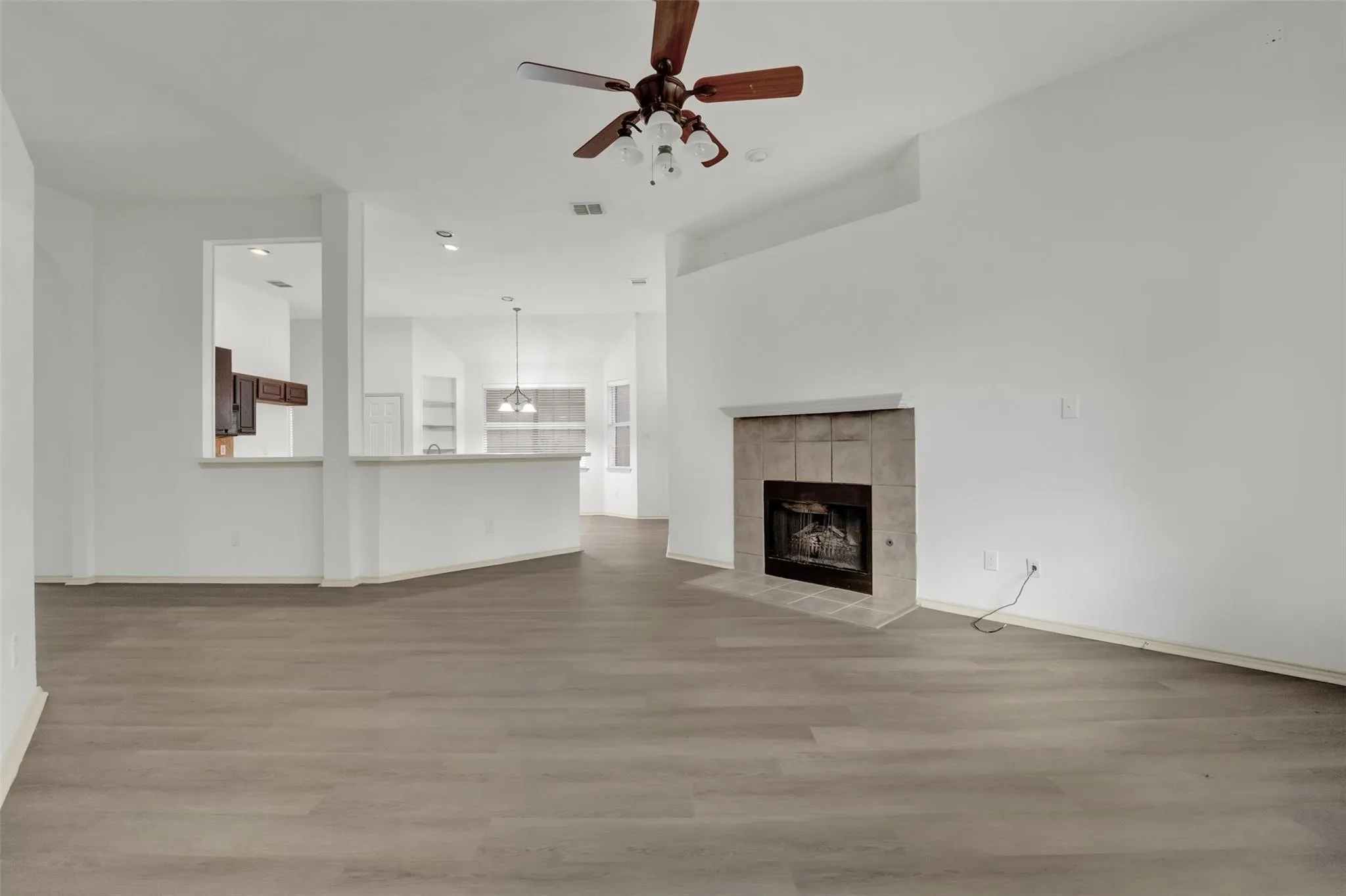 Single Family Residence For Rent in Dallas County , 5106 Petersburg Drive, Rowlett, Texas 75088, 4 Bedroom, 2 Bathroom, 2 Garage spaces, 1,996 Sqft, built in 1999, mls#21359708, Real Estate Agent in Rowlett, Homes For Rent in Dallas county, Homes For Rent in Rowlett, Realtor in Rowlett Texas, Real Estate Brokerage Independent Realty Texas, Luminita Cordes Realtor