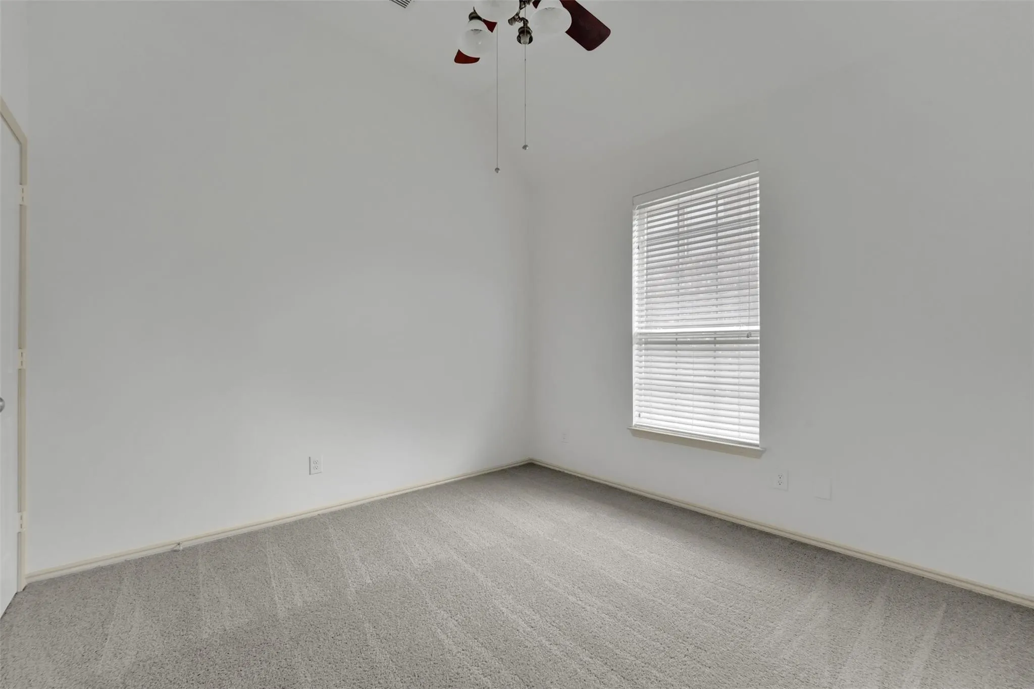 Single Family Residence For Rent in Dallas County , 5106 Petersburg Drive, Rowlett, Texas 75088, 4 Bedroom, 2 Bathroom, 2 Garage spaces, 1,996 Sqft, built in 1999, mls#21359708, Real Estate Agent in Rowlett, Homes For Rent in Dallas county, Homes For Rent in Rowlett, Realtor in Rowlett Texas, Real Estate Brokerage Independent Realty Texas, Luminita Cordes Realtor