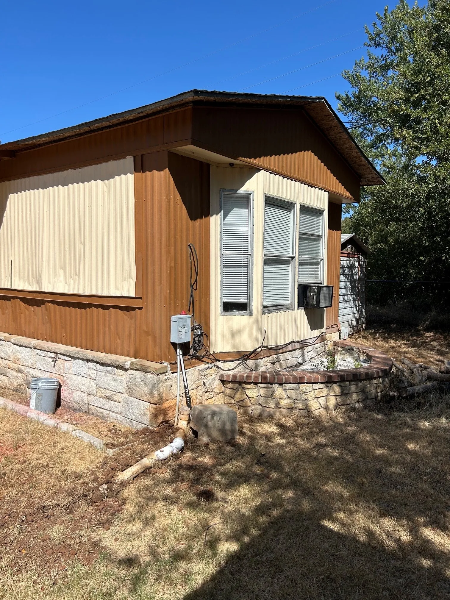 Mobile Home For Sale in Hood County , 3006 Mesquite Drive, Granbury, Texas 76048, 3 Bedroom, 2 Bathroom, Garage spaces, 1,088 Sqft, built in 1983, mls#21358717, Real Estate Agent in Granbury, Homes For Sale in Hood county, Homes For Sale in Granbury, Realtor in Granbury Texas, Real Estate Brokerage Independent Realty Texas, Luminita Cordes Realtor