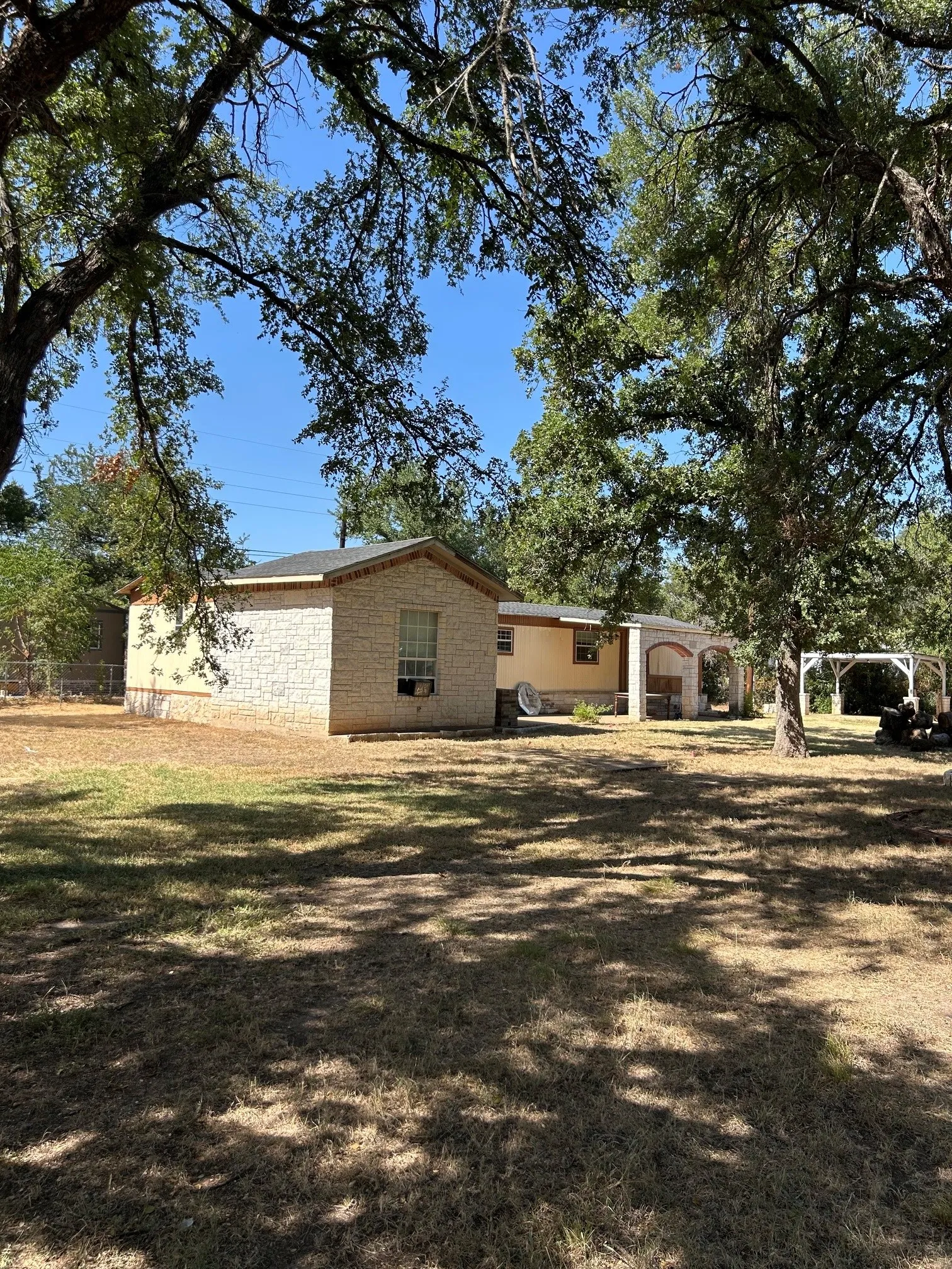 Mobile Home For Sale in Hood County , 3006 Mesquite Drive, Granbury, Texas 76048, 3 Bedroom, 2 Bathroom, Garage spaces, 1,088 Sqft, built in 1983, mls#21358717, Real Estate Agent in Granbury, Homes For Sale in Hood county, Homes For Sale in Granbury, Realtor in Granbury Texas, Real Estate Brokerage Independent Realty Texas, Luminita Cordes Realtor