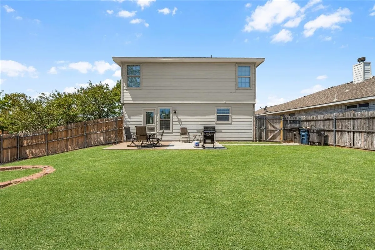 Single Family Residence For Sale in Tarrant County , 4100 Calamar Street, Fort Worth, Texas 76106, 3 Bedroom, 3 Bathroom, 2 Garage spaces, 1,990 Sqft, built in 2006, mls#21355321, Real Estate Agent in Fort Worth, Homes For Sale in Tarrant county, Homes For Sale in Fort Worth, Realtor in Fort Worth Texas, Real Estate Brokerage Independent Realty Texas, Luminita Cordes Realtor