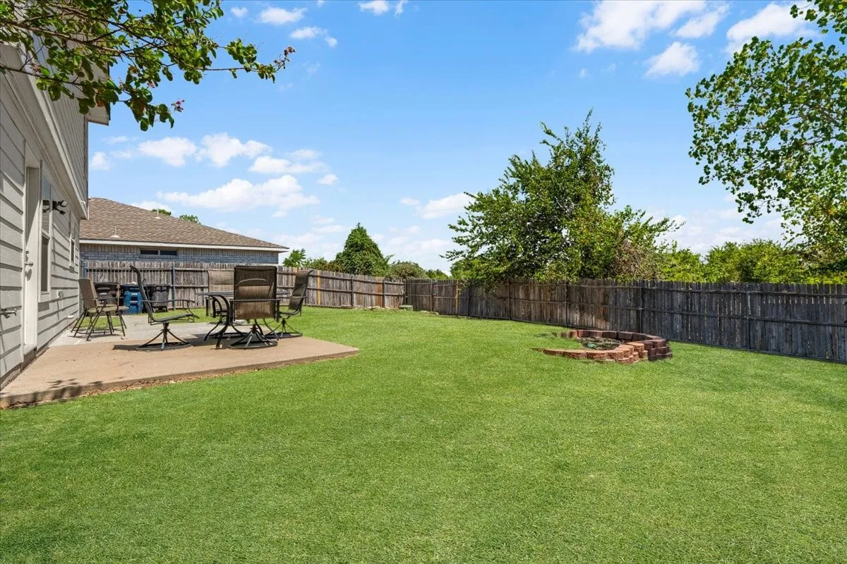 Single Family Residence For Sale in Tarrant County , 4100 Calamar Street, Fort Worth, Texas 76106, 3 Bedroom, 3 Bathroom, 2 Garage spaces, 1,990 Sqft, built in 2006, mls#21355321, Real Estate Agent in Fort Worth, Homes For Sale in Tarrant county, Homes For Sale in Fort Worth, Realtor in Fort Worth Texas, Real Estate Brokerage Independent Realty Texas, Luminita Cordes Realtor