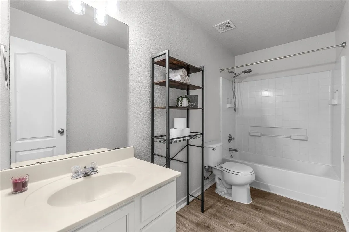 Single Family Residence For Sale in Tarrant County , 4100 Calamar Street, Fort Worth, Texas 76106, 3 Bedroom, 3 Bathroom, 2 Garage spaces, 1,990 Sqft, built in 2006, mls#21355321, Real Estate Agent in Fort Worth, Homes For Sale in Tarrant county, Homes For Sale in Fort Worth, Realtor in Fort Worth Texas, Real Estate Brokerage Independent Realty Texas, Luminita Cordes Realtor