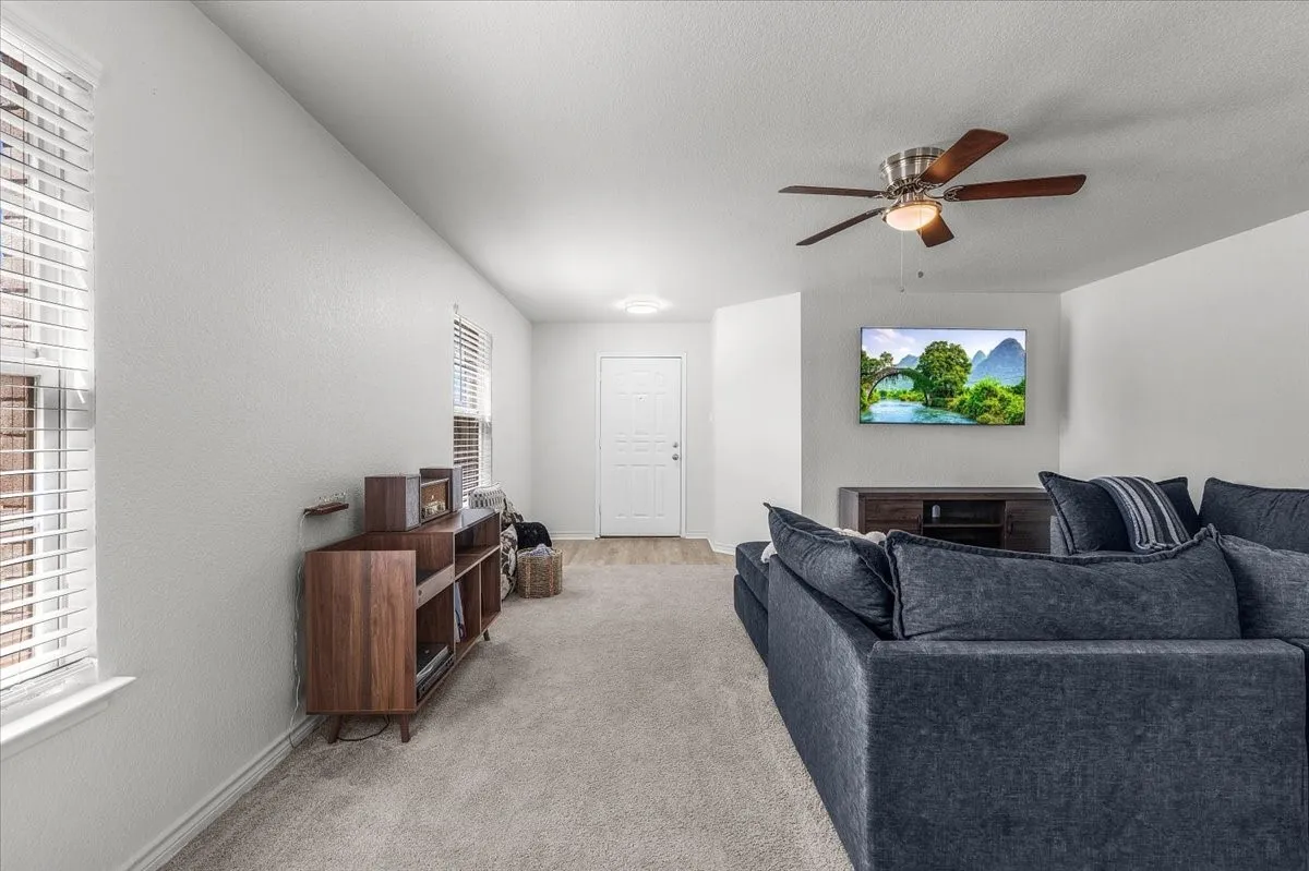 Single Family Residence For Sale in Tarrant County , 4100 Calamar Street, Fort Worth, Texas 76106, 3 Bedroom, 3 Bathroom, 2 Garage spaces, 1,990 Sqft, built in 2006, mls#21355321, Real Estate Agent in Fort Worth, Homes For Sale in Tarrant county, Homes For Sale in Fort Worth, Realtor in Fort Worth Texas, Real Estate Brokerage Independent Realty Texas, Luminita Cordes Realtor