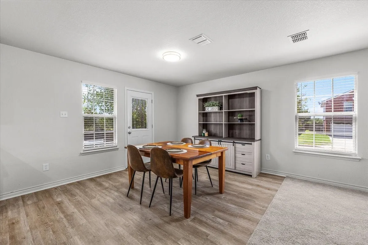 Single Family Residence For Sale in Tarrant County , 4100 Calamar Street, Fort Worth, Texas 76106, 3 Bedroom, 3 Bathroom, 2 Garage spaces, 1,990 Sqft, built in 2006, mls#21355321, Real Estate Agent in Fort Worth, Homes For Sale in Tarrant county, Homes For Sale in Fort Worth, Realtor in Fort Worth Texas, Real Estate Brokerage Independent Realty Texas, Luminita Cordes Realtor