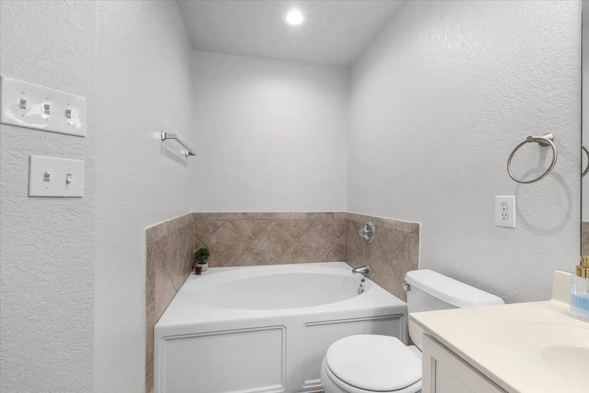 Single Family Residence For Sale in Tarrant County , 4100 Calamar Street, Fort Worth, Texas 76106, 3 Bedroom, 3 Bathroom, 2 Garage spaces, 1,990 Sqft, built in 2006, mls#21355321, Real Estate Agent in Fort Worth, Homes For Sale in Tarrant county, Homes For Sale in Fort Worth, Realtor in Fort Worth Texas, Real Estate Brokerage Independent Realty Texas, Luminita Cordes Realtor