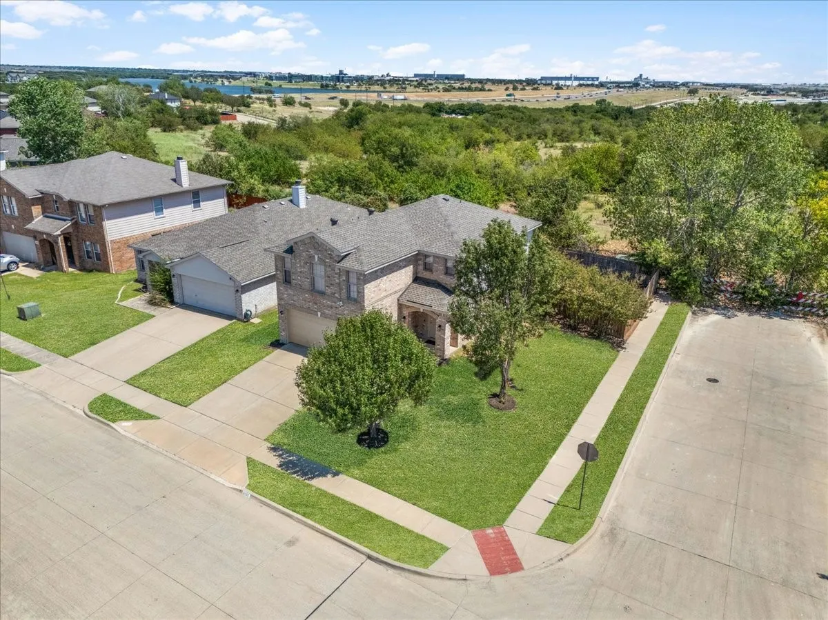 Single Family Residence For Sale in Tarrant County , 4100 Calamar Street, Fort Worth, Texas 76106, 3 Bedroom, 3 Bathroom, 2 Garage spaces, 1,990 Sqft, built in 2006, mls#21355321, Real Estate Agent in Fort Worth, Homes For Sale in Tarrant county, Homes For Sale in Fort Worth, Realtor in Fort Worth Texas, Real Estate Brokerage Independent Realty Texas, Luminita Cordes Realtor