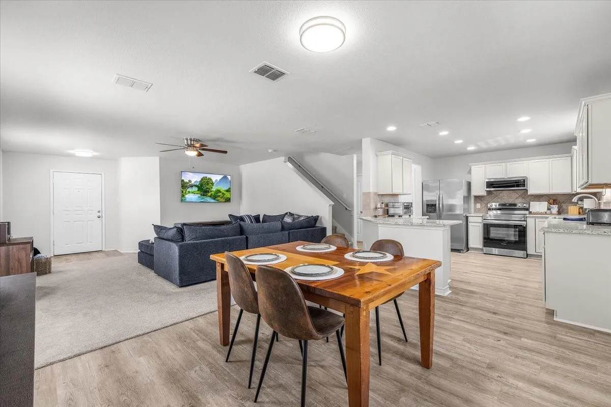 Single Family Residence For Sale in Tarrant County , 4100 Calamar Street, Fort Worth, Texas 76106, 3 Bedroom, 3 Bathroom, 2 Garage spaces, 1,990 Sqft, built in 2006, mls#21355321, Real Estate Agent in Fort Worth, Homes For Sale in Tarrant county, Homes For Sale in Fort Worth, Realtor in Fort Worth Texas, Real Estate Brokerage Independent Realty Texas, Luminita Cordes Realtor