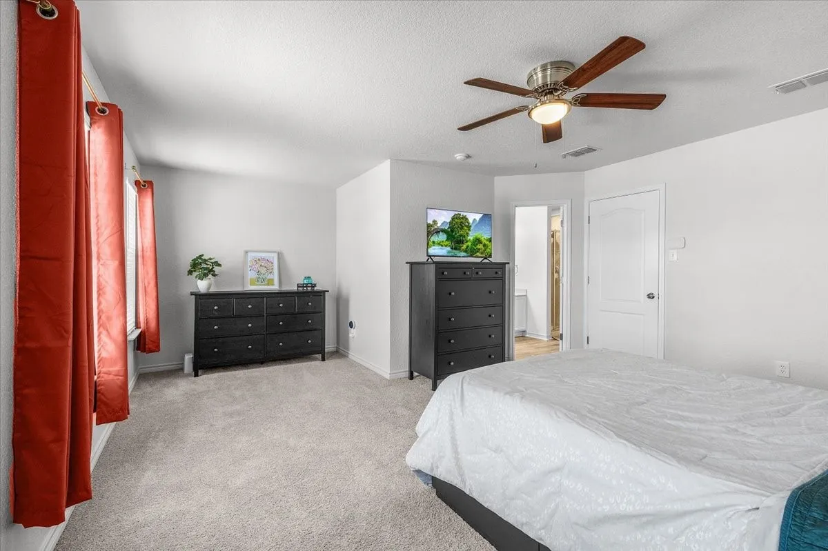 Single Family Residence For Sale in Tarrant County , 4100 Calamar Street, Fort Worth, Texas 76106, 3 Bedroom, 3 Bathroom, 2 Garage spaces, 1,990 Sqft, built in 2006, mls#21355321, Real Estate Agent in Fort Worth, Homes For Sale in Tarrant county, Homes For Sale in Fort Worth, Realtor in Fort Worth Texas, Real Estate Brokerage Independent Realty Texas, Luminita Cordes Realtor