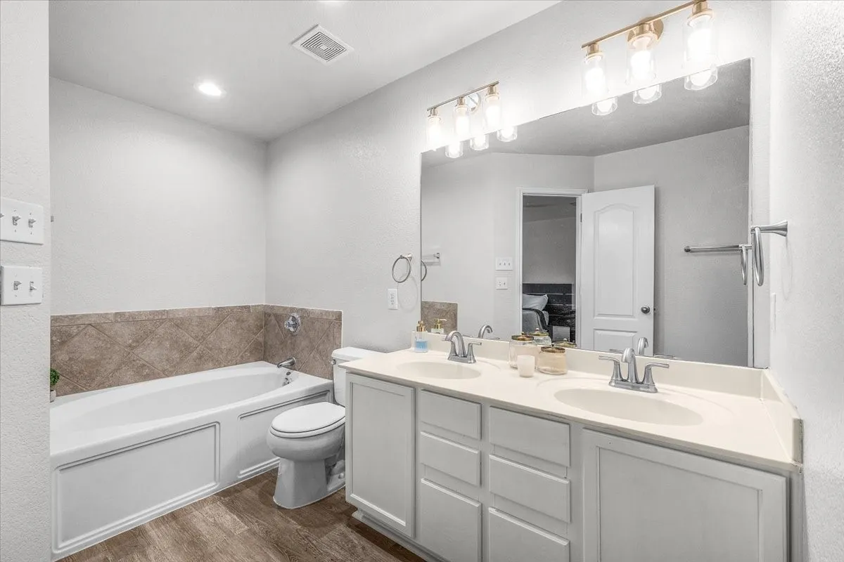 Single Family Residence For Sale in Tarrant County , 4100 Calamar Street, Fort Worth, Texas 76106, 3 Bedroom, 3 Bathroom, 2 Garage spaces, 1,990 Sqft, built in 2006, mls#21355321, Real Estate Agent in Fort Worth, Homes For Sale in Tarrant county, Homes For Sale in Fort Worth, Realtor in Fort Worth Texas, Real Estate Brokerage Independent Realty Texas, Luminita Cordes Realtor