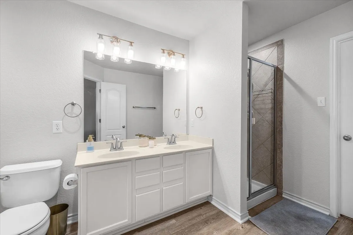 Single Family Residence For Sale in Tarrant County , 4100 Calamar Street, Fort Worth, Texas 76106, 3 Bedroom, 3 Bathroom, 2 Garage spaces, 1,990 Sqft, built in 2006, mls#21355321, Real Estate Agent in Fort Worth, Homes For Sale in Tarrant county, Homes For Sale in Fort Worth, Realtor in Fort Worth Texas, Real Estate Brokerage Independent Realty Texas, Luminita Cordes Realtor