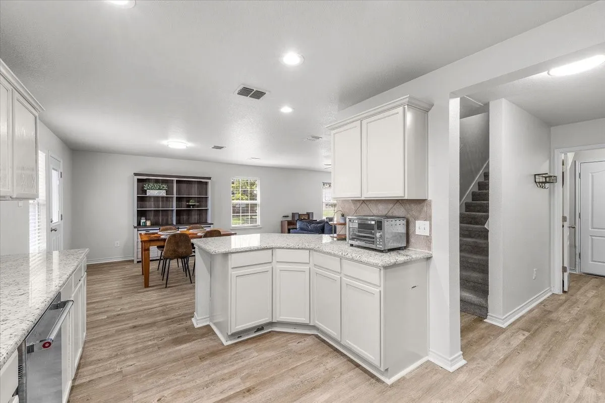 Single Family Residence For Sale in Tarrant County , 4100 Calamar Street, Fort Worth, Texas 76106, 3 Bedroom, 3 Bathroom, 2 Garage spaces, 1,990 Sqft, built in 2006, mls#21355321, Real Estate Agent in Fort Worth, Homes For Sale in Tarrant county, Homes For Sale in Fort Worth, Realtor in Fort Worth Texas, Real Estate Brokerage Independent Realty Texas, Luminita Cordes Realtor