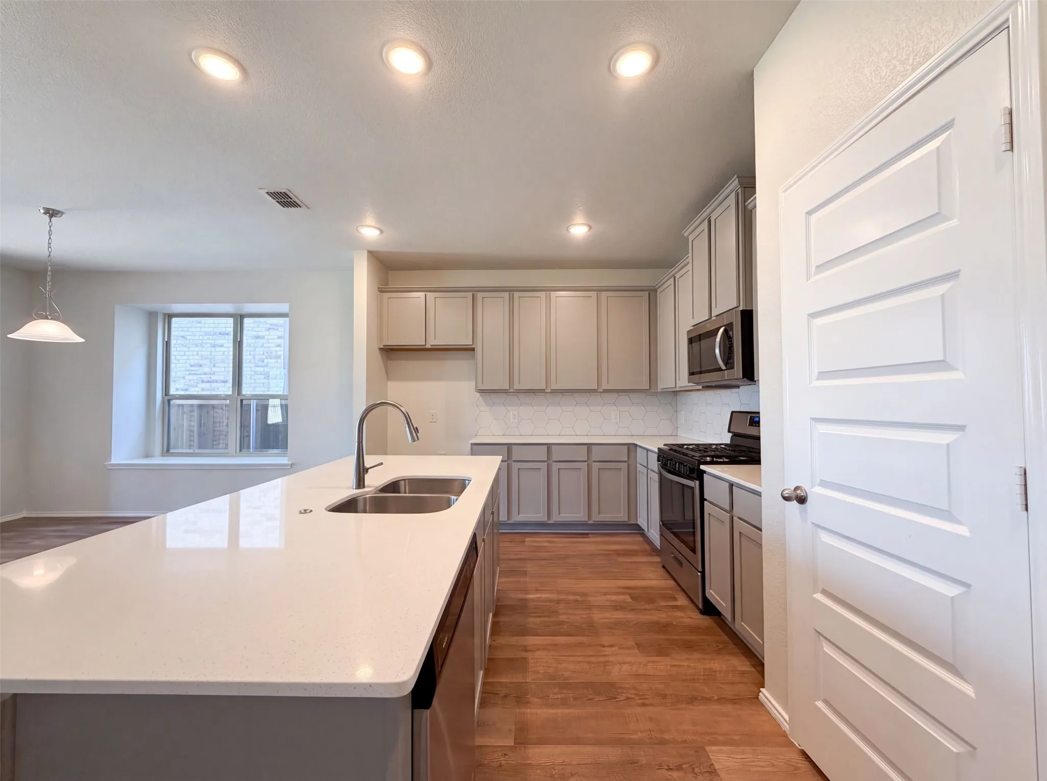 Single Family Residence For Sale in Tarrant County , 5904 Saddle Pack Drive, Fort Worth, Texas 76123, 4 Bedroom, 3 Bathroom, 2 Garage spaces, 2,901 Sqft, built in 2020, mls#21357396, Real Estate Agent in Fort Worth, Homes For Sale in Tarrant county, Homes For Sale in Fort Worth, Realtor in Fort Worth Texas, Real Estate Brokerage Independent Realty Texas, Luminita Cordes Realtor