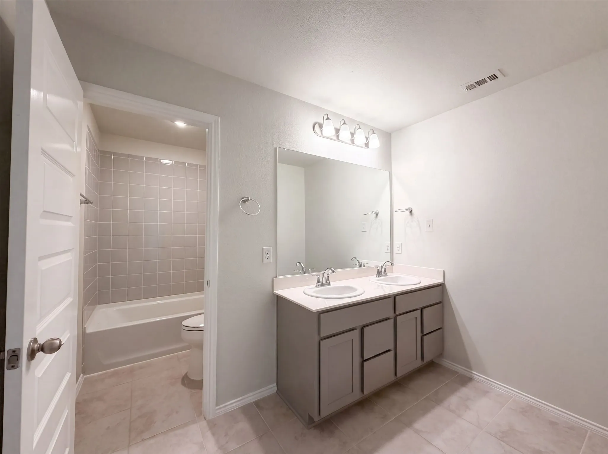Single Family Residence For Sale in Tarrant County , 5904 Saddle Pack Drive, Fort Worth, Texas 76123, 4 Bedroom, 3 Bathroom, 2 Garage spaces, 2,901 Sqft, built in 2020, mls#21357396, Real Estate Agent in Fort Worth, Homes For Sale in Tarrant county, Homes For Sale in Fort Worth, Realtor in Fort Worth Texas, Real Estate Brokerage Independent Realty Texas, Luminita Cordes Realtor