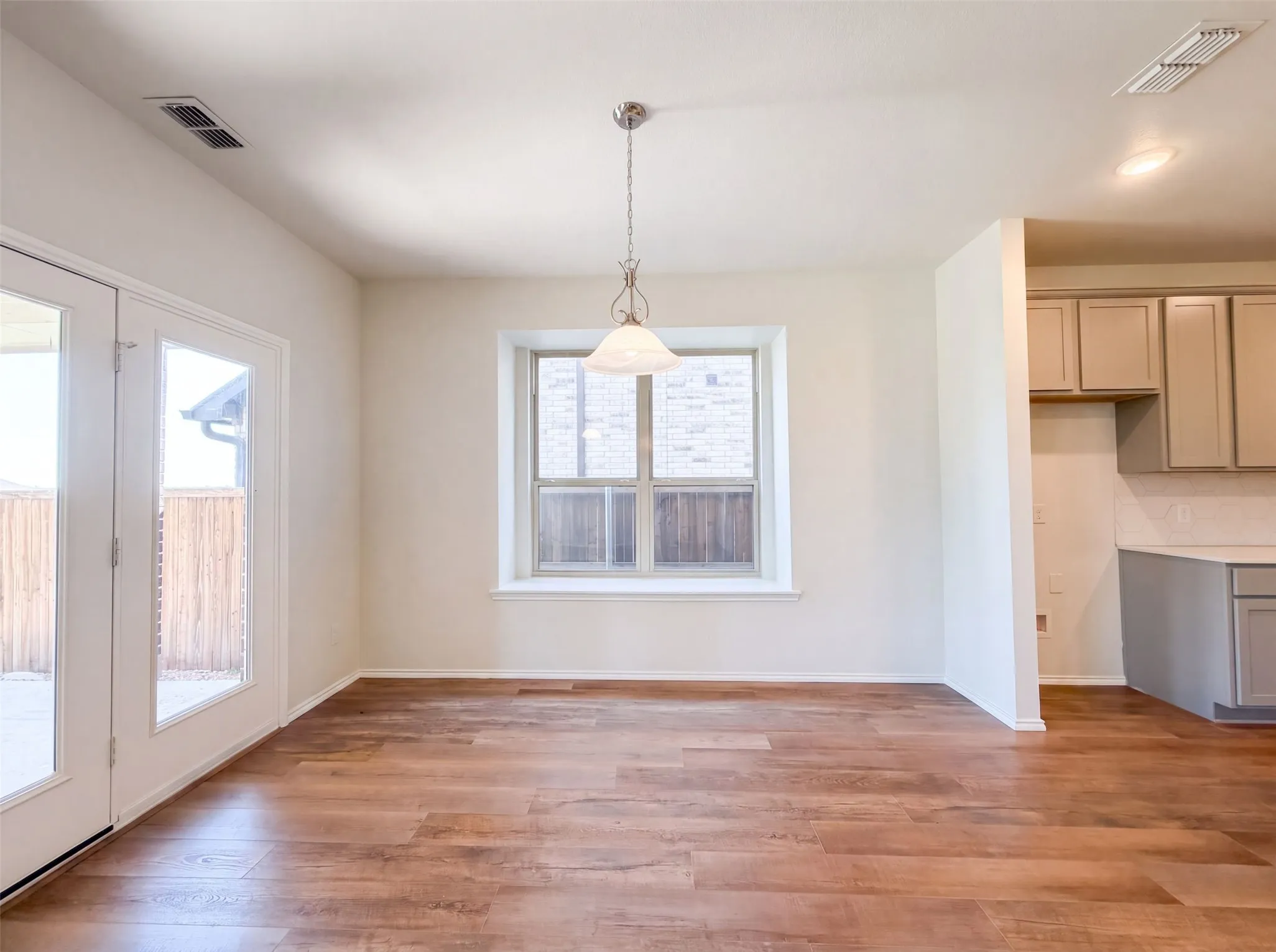 Single Family Residence For Sale in Tarrant County , 5904 Saddle Pack Drive, Fort Worth, Texas 76123, 4 Bedroom, 3 Bathroom, 2 Garage spaces, 2,901 Sqft, built in 2020, mls#21357396, Real Estate Agent in Fort Worth, Homes For Sale in Tarrant county, Homes For Sale in Fort Worth, Realtor in Fort Worth Texas, Real Estate Brokerage Independent Realty Texas, Luminita Cordes Realtor