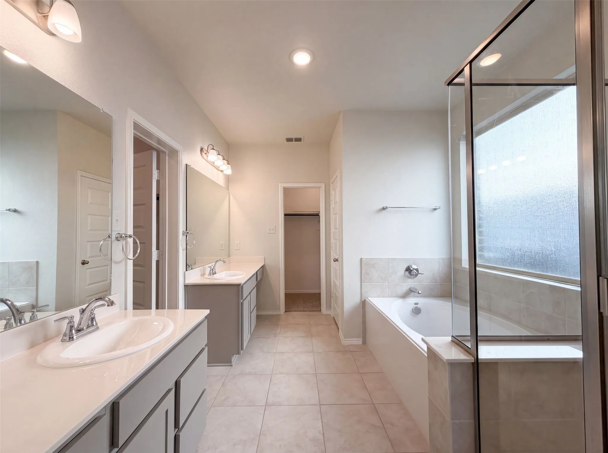 Single Family Residence For Sale in Tarrant County , 5904 Saddle Pack Drive, Fort Worth, Texas 76123, 4 Bedroom, 3 Bathroom, 2 Garage spaces, 2,901 Sqft, built in 2020, mls#21357396, Real Estate Agent in Fort Worth, Homes For Sale in Tarrant county, Homes For Sale in Fort Worth, Realtor in Fort Worth Texas, Real Estate Brokerage Independent Realty Texas, Luminita Cordes Realtor