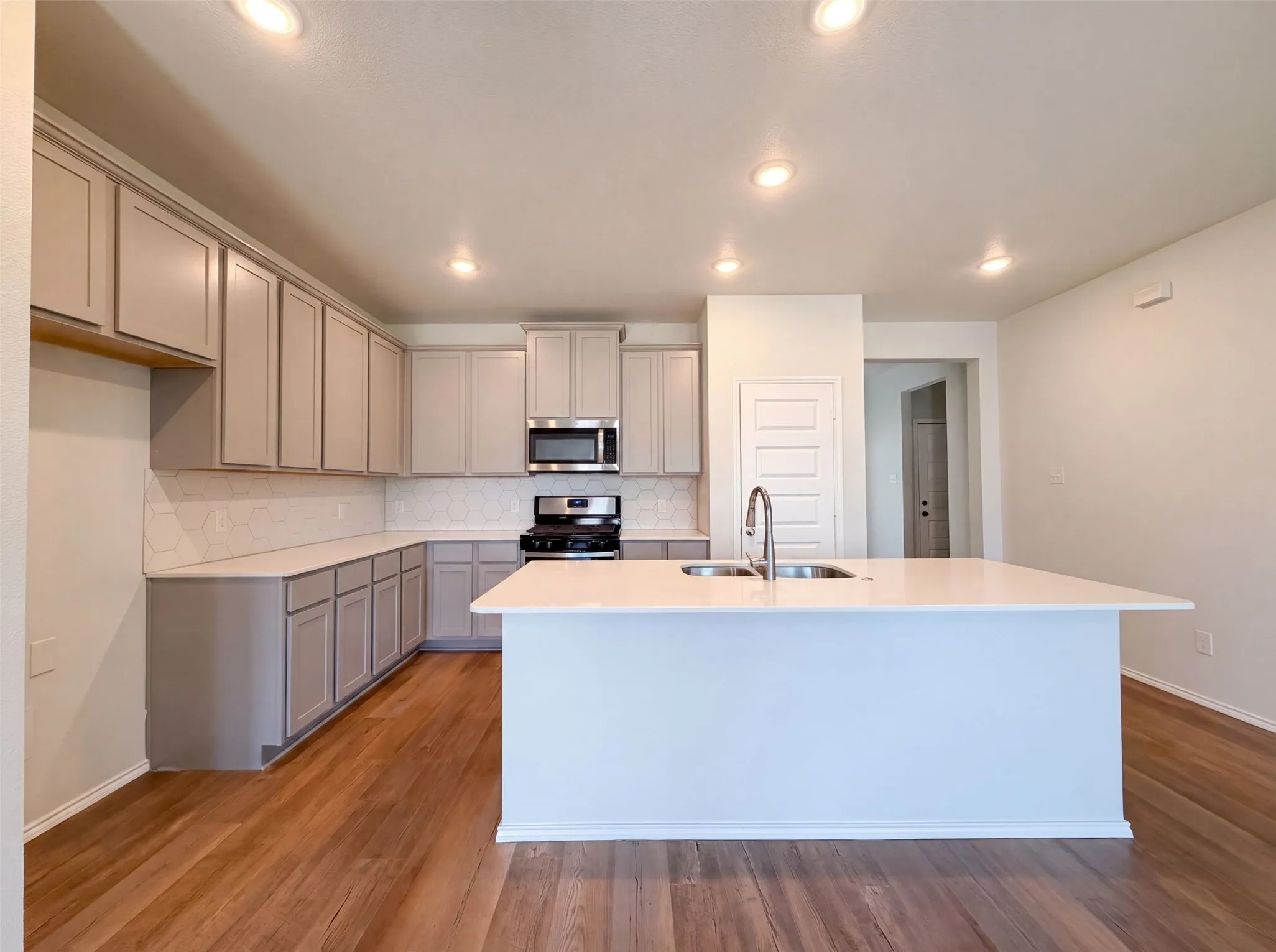 Single Family Residence For Sale in Tarrant County , 5904 Saddle Pack Drive, Fort Worth, Texas 76123, 4 Bedroom, 3 Bathroom, 2 Garage spaces, 2,901 Sqft, built in 2020, mls#21357396, Real Estate Agent in Fort Worth, Homes For Sale in Tarrant county, Homes For Sale in Fort Worth, Realtor in Fort Worth Texas, Real Estate Brokerage Independent Realty Texas, Luminita Cordes Realtor