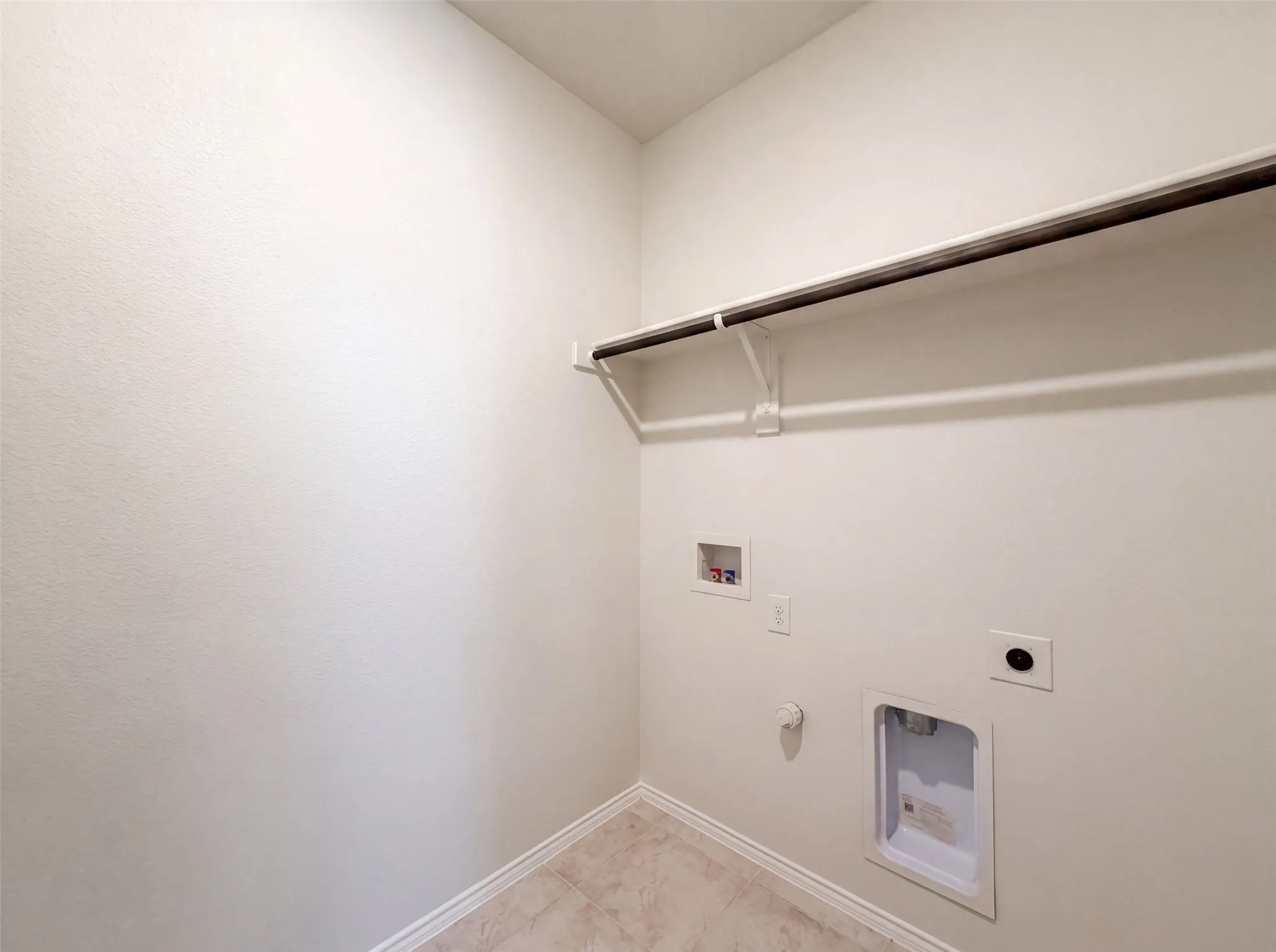 Single Family Residence For Sale in Tarrant County , 5904 Saddle Pack Drive, Fort Worth, Texas 76123, 4 Bedroom, 3 Bathroom, 2 Garage spaces, 2,901 Sqft, built in 2020, mls#21357396, Real Estate Agent in Fort Worth, Homes For Sale in Tarrant county, Homes For Sale in Fort Worth, Realtor in Fort Worth Texas, Real Estate Brokerage Independent Realty Texas, Luminita Cordes Realtor