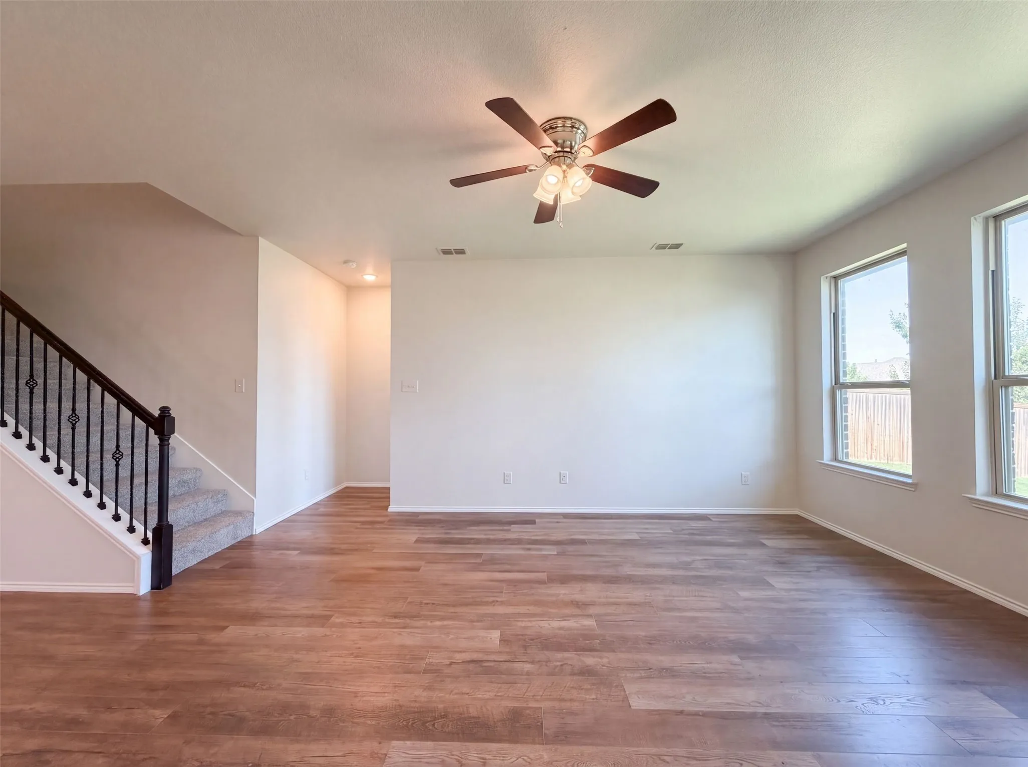 Single Family Residence For Sale in Tarrant County , 5904 Saddle Pack Drive, Fort Worth, Texas 76123, 4 Bedroom, 3 Bathroom, 2 Garage spaces, 2,901 Sqft, built in 2020, mls#21357396, Real Estate Agent in Fort Worth, Homes For Sale in Tarrant county, Homes For Sale in Fort Worth, Realtor in Fort Worth Texas, Real Estate Brokerage Independent Realty Texas, Luminita Cordes Realtor